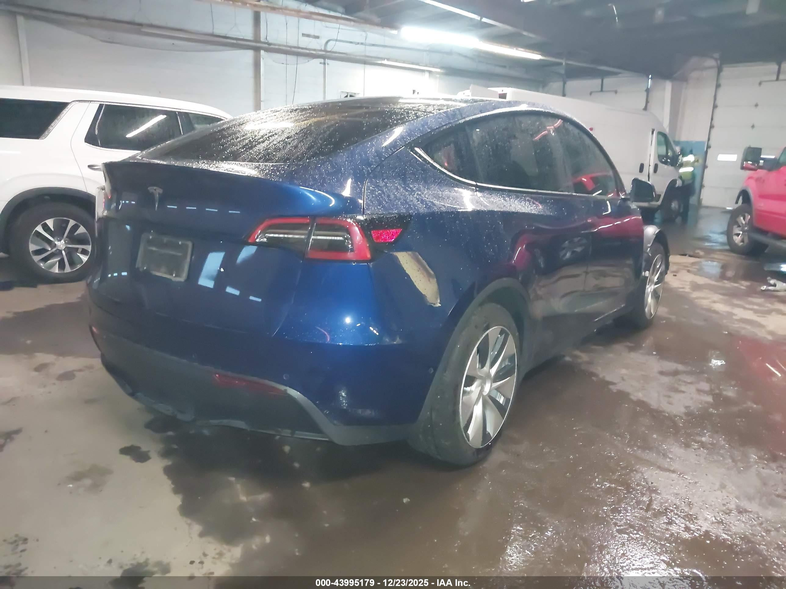 TESLA MODEL image 4