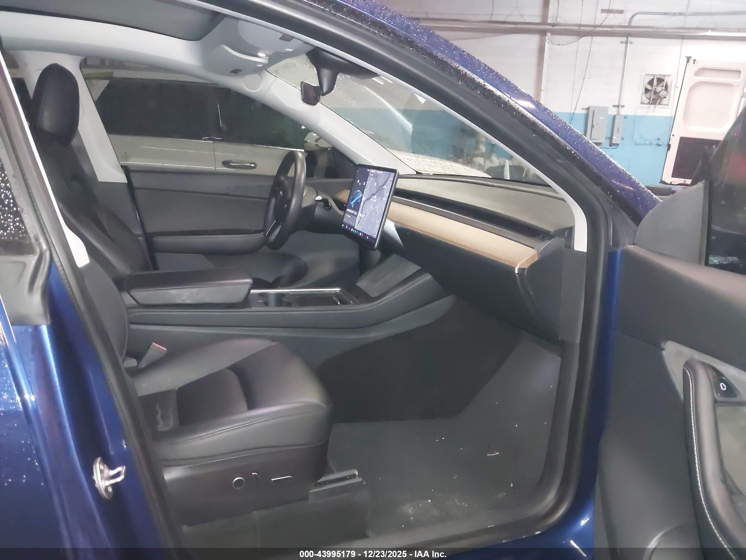 TESLA MODEL image 5
