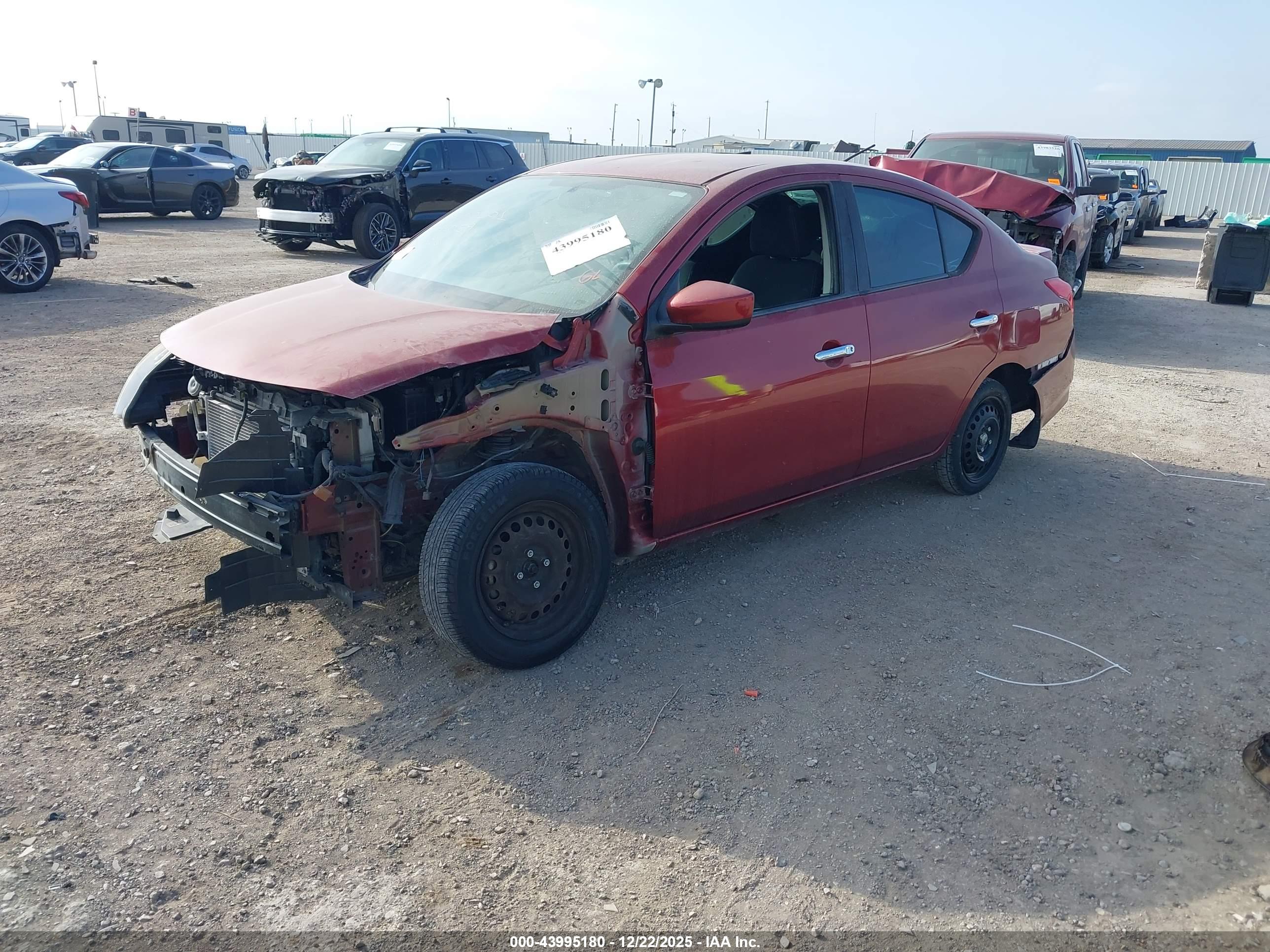 NISSAN VERSA image 2