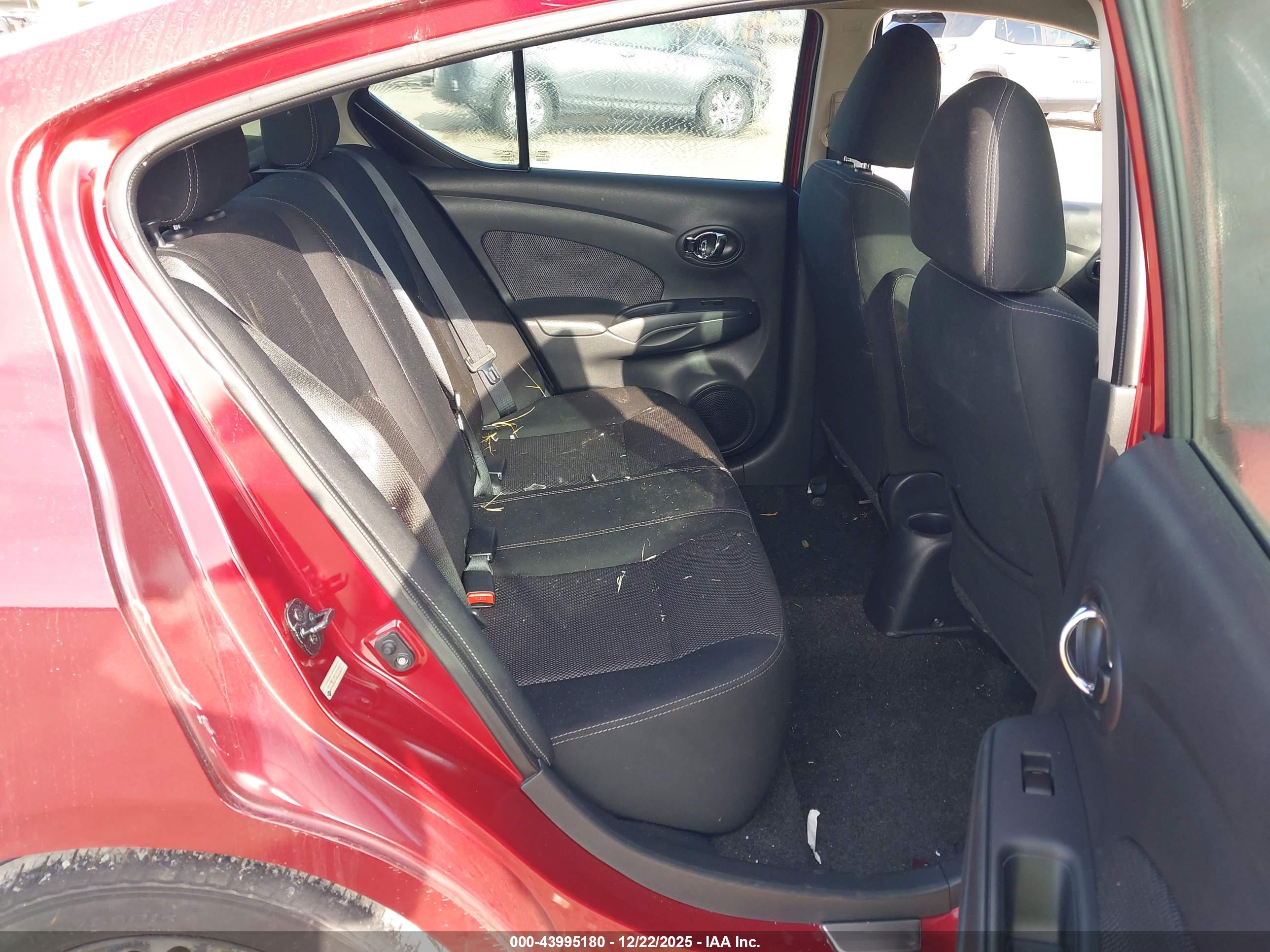 NISSAN VERSA image 8
