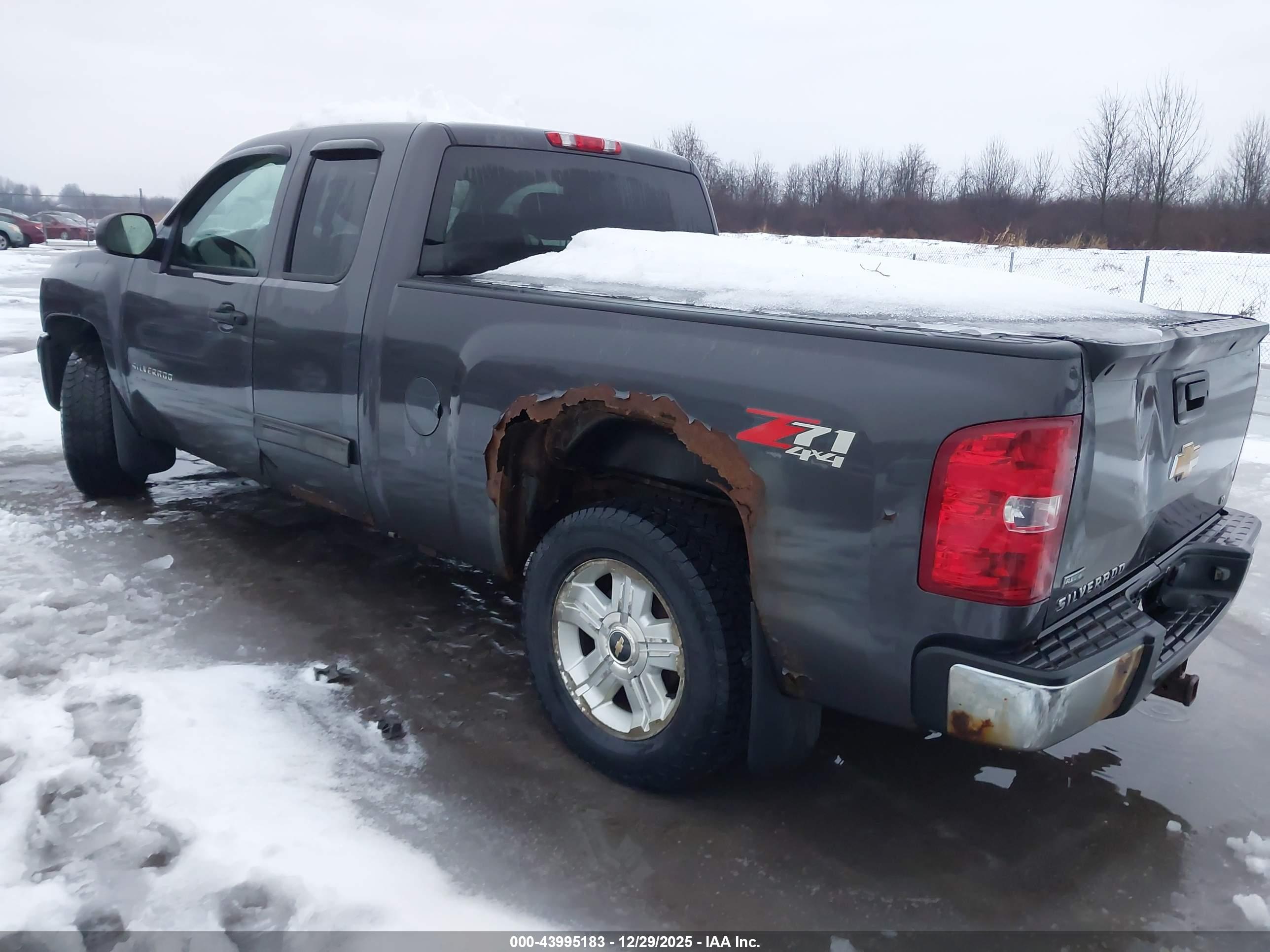 CHEVROLET SILVERADO image 3