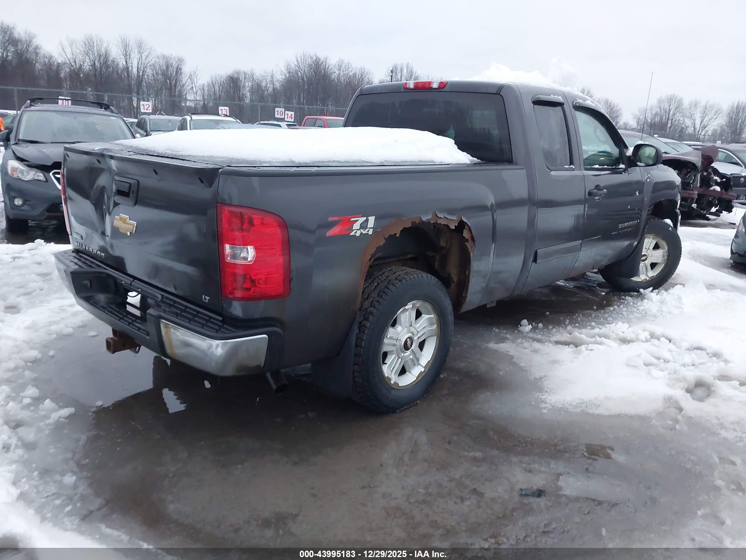 CHEVROLET SILVERADO image 4