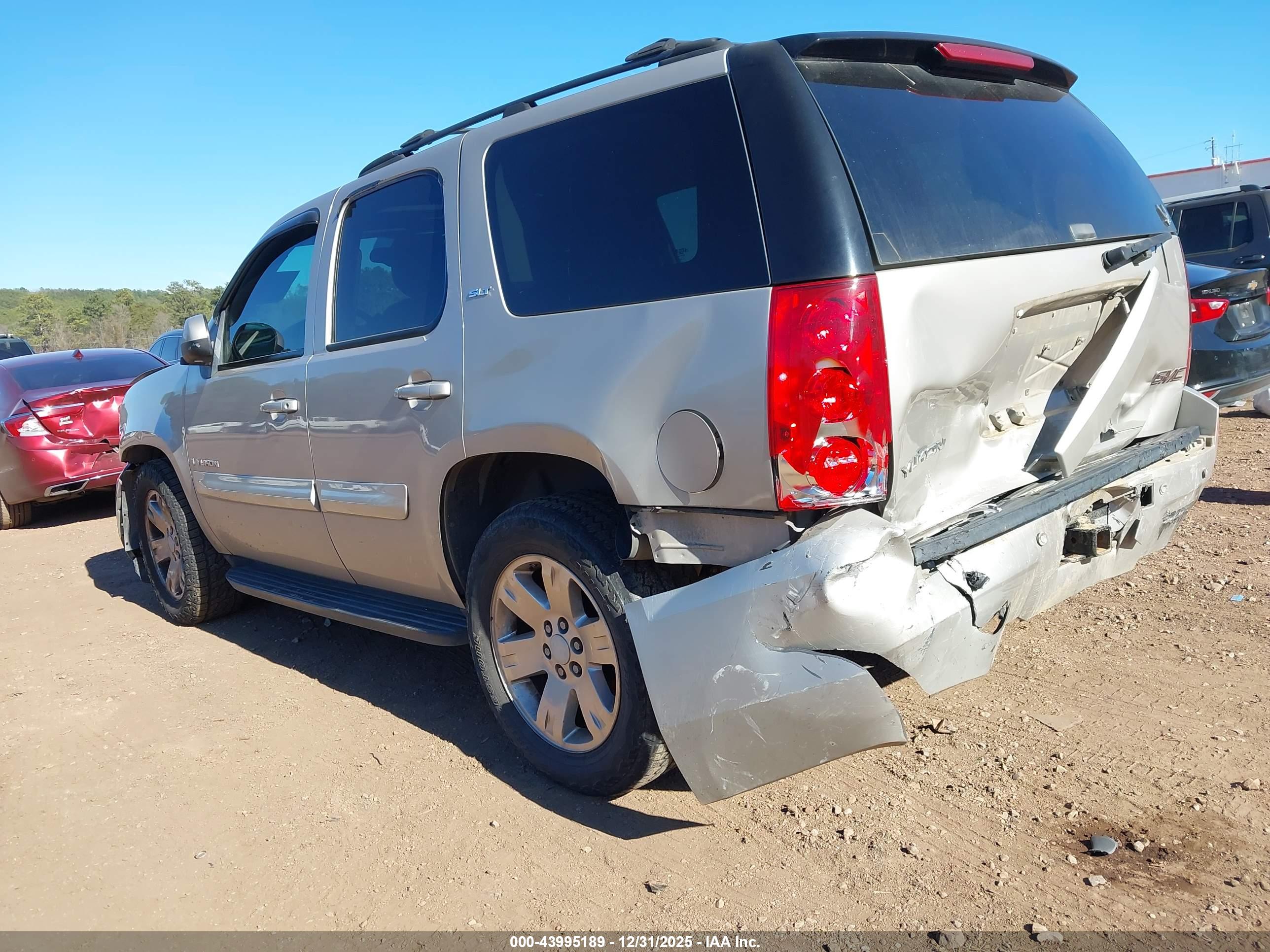 GMC YUKON image 3