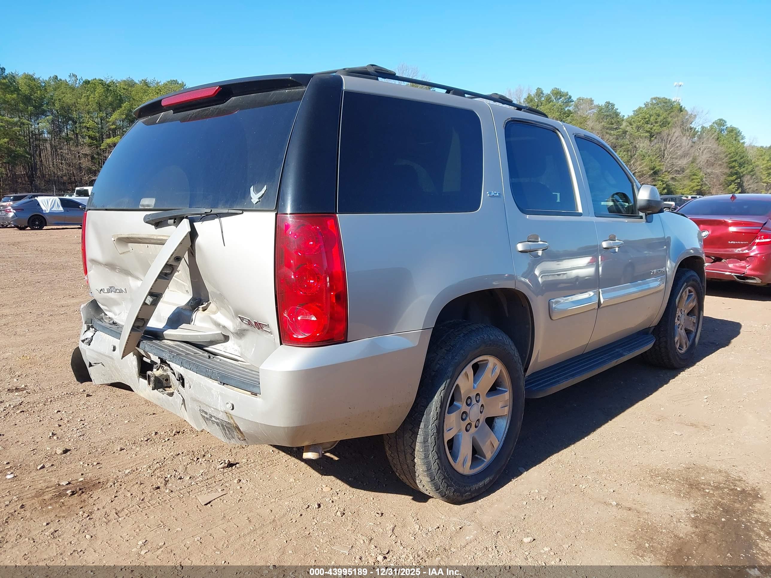 GMC YUKON image 4