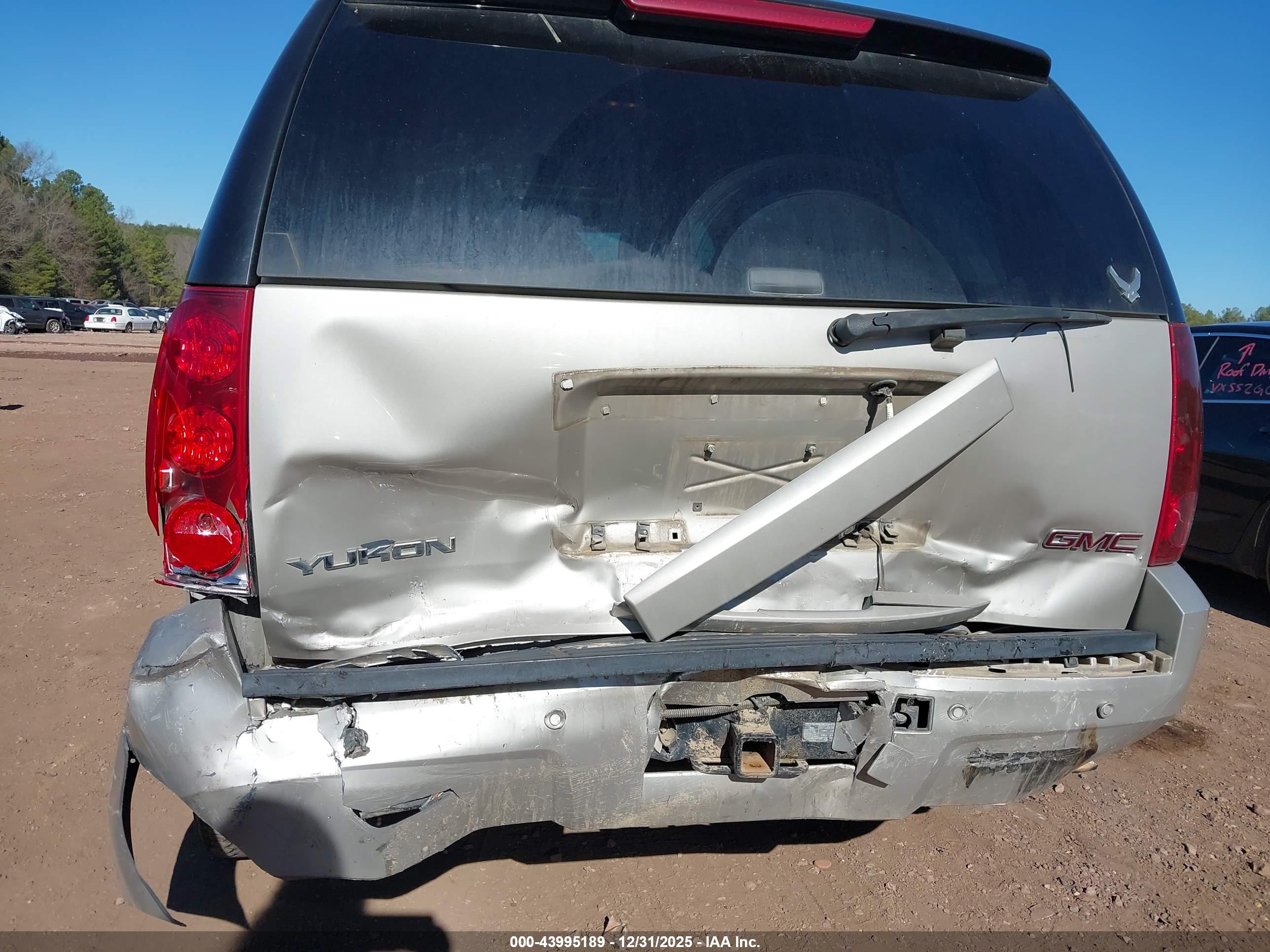 GMC YUKON image 6