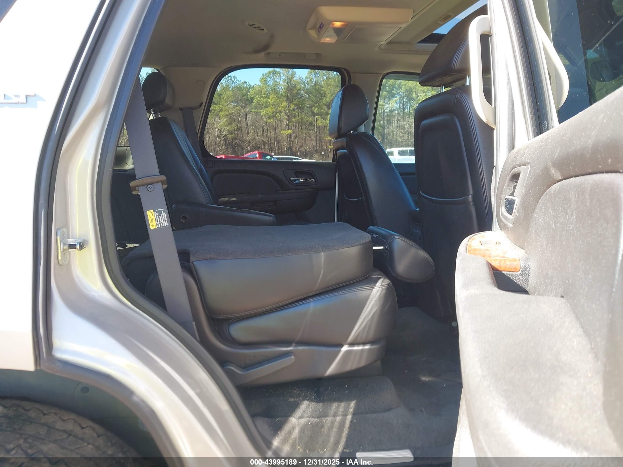 GMC YUKON image 8