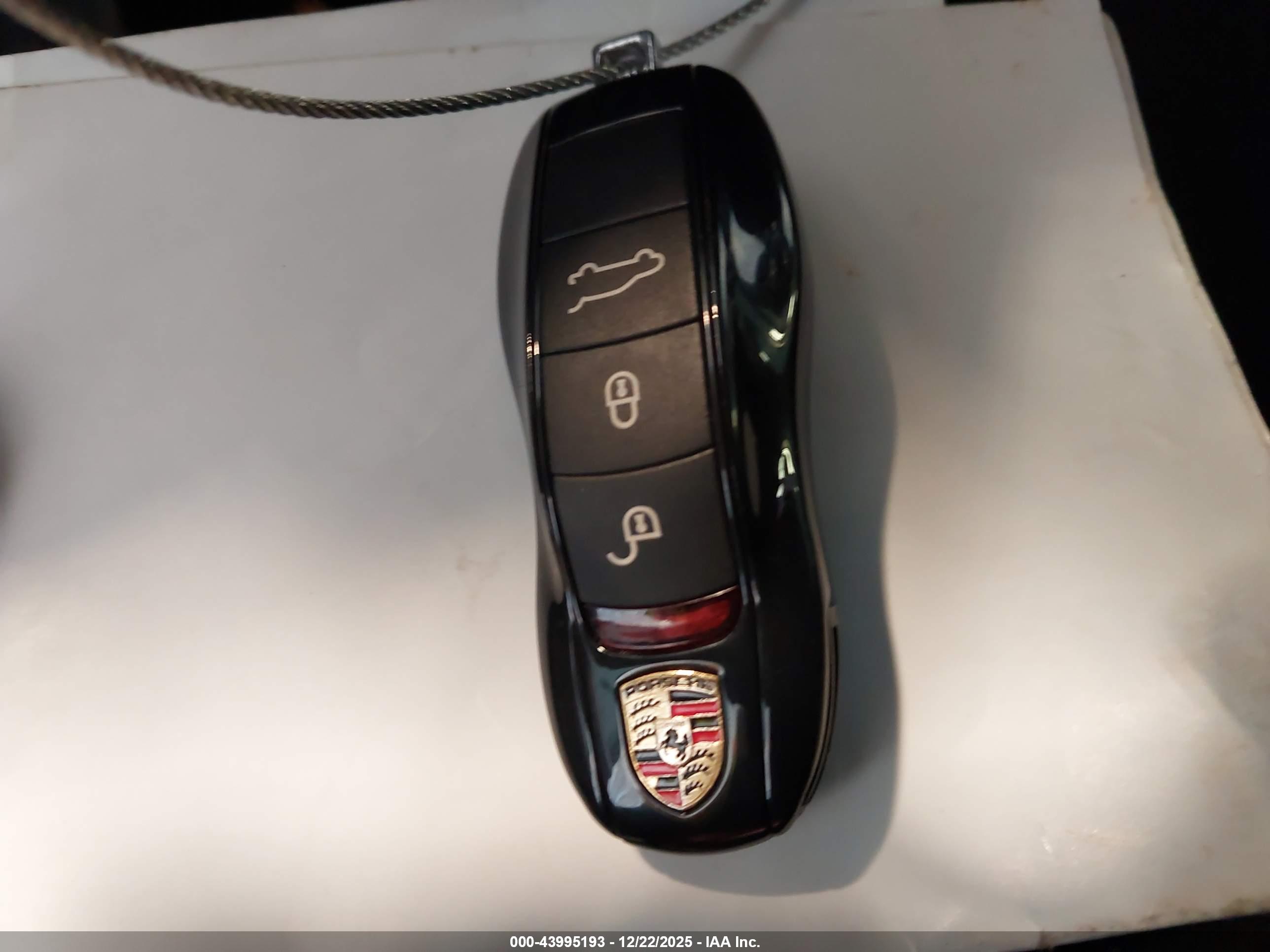 PORSCHE MACAN image 11