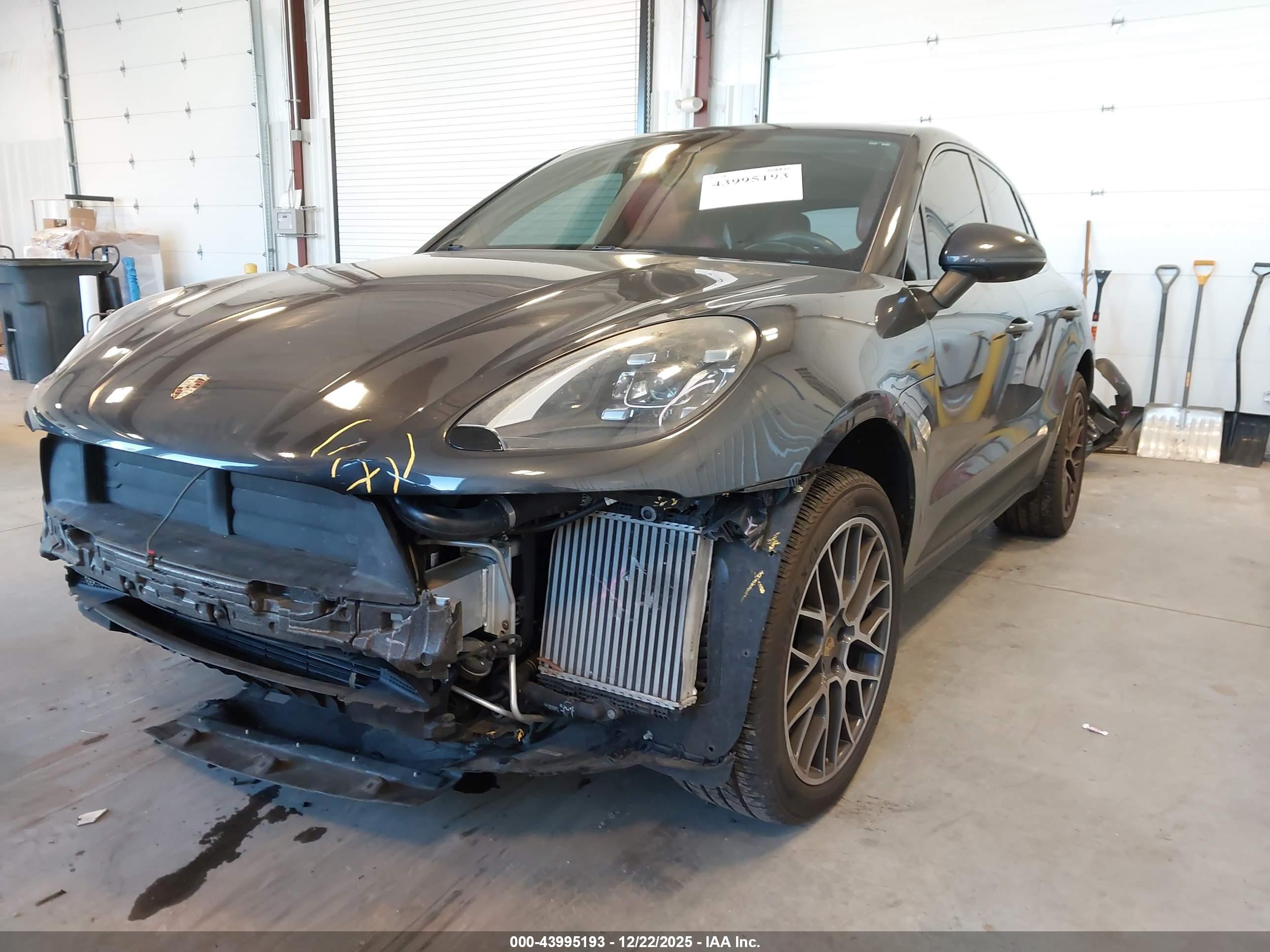 PORSCHE MACAN image 2