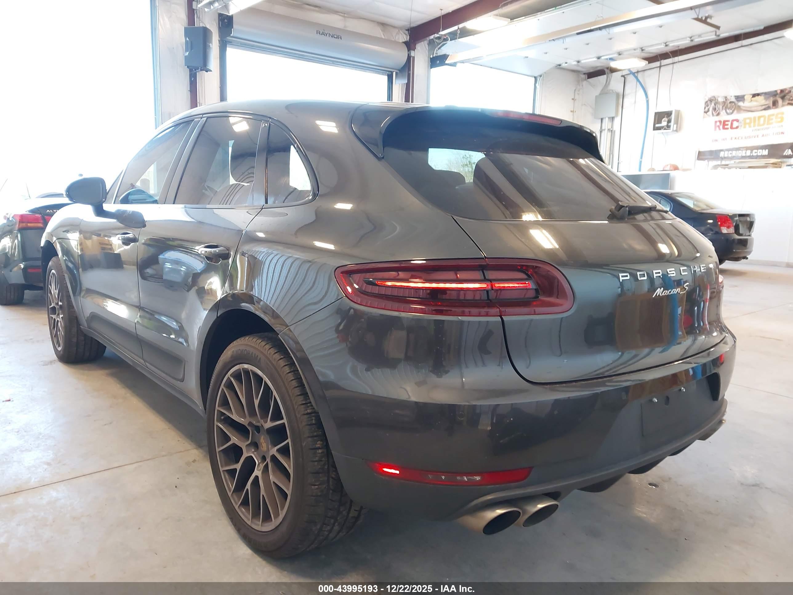 PORSCHE MACAN image 3