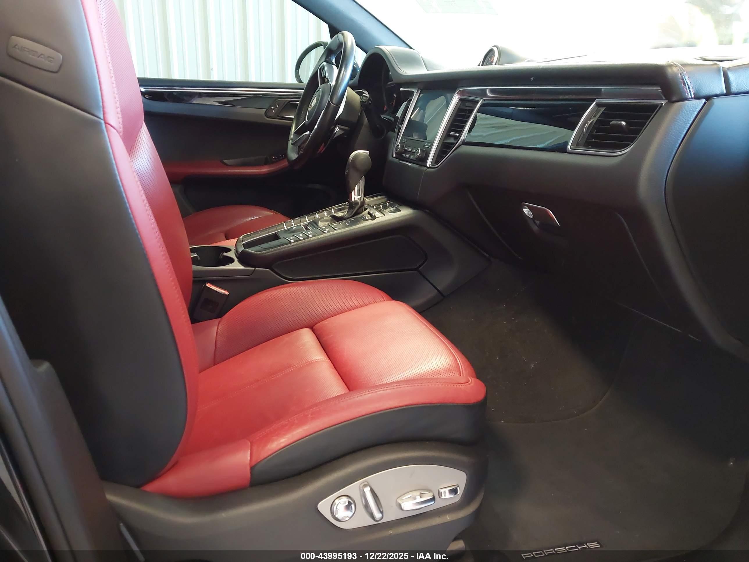 PORSCHE MACAN image 5