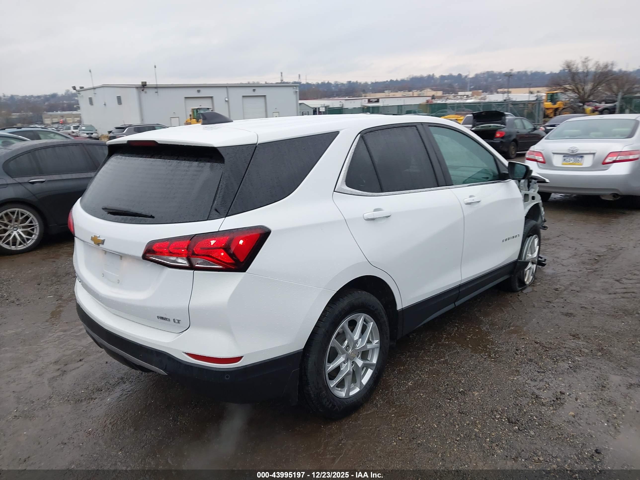 CHEVROLET EQUINOX image 4