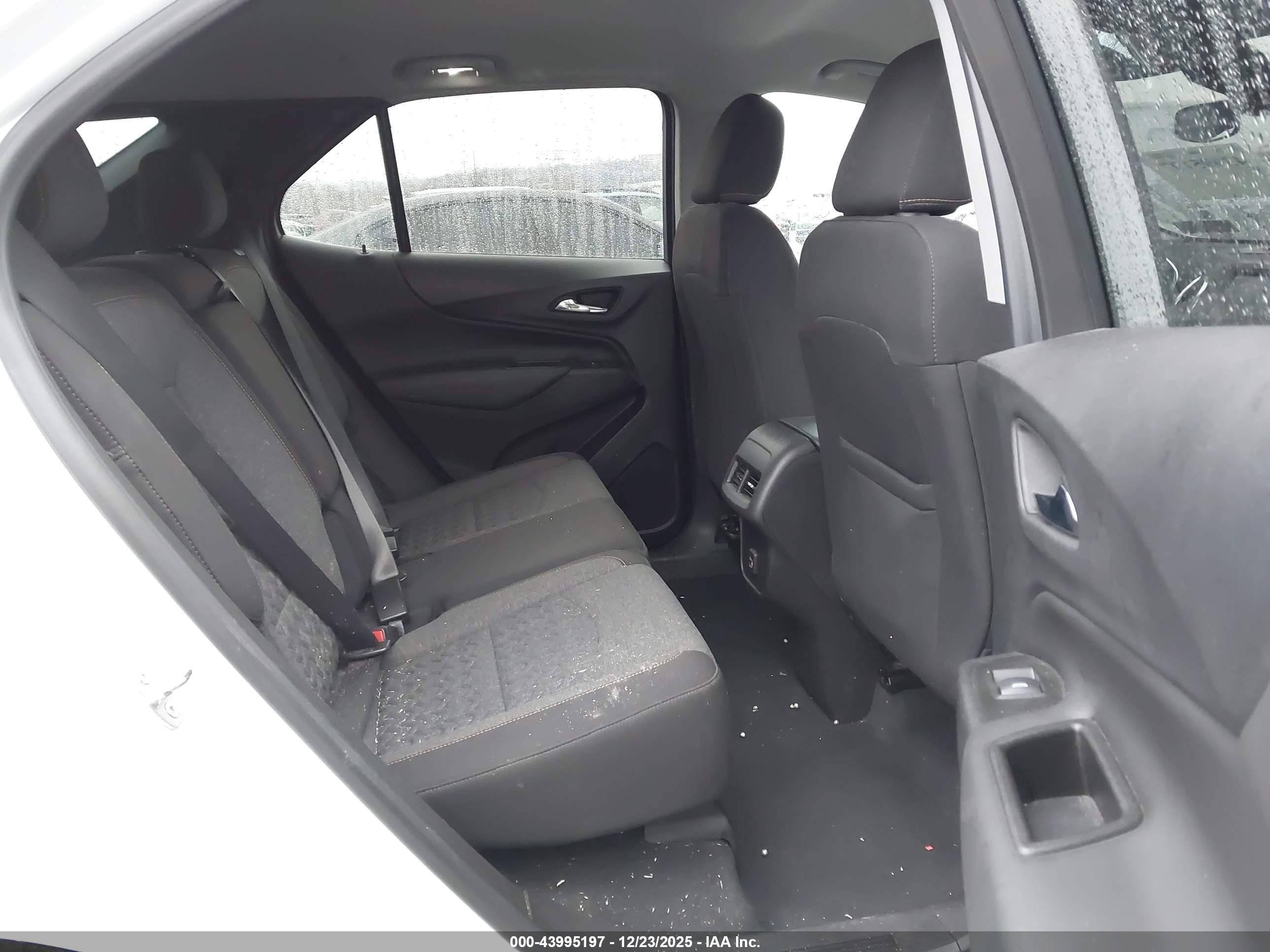 CHEVROLET EQUINOX image 8