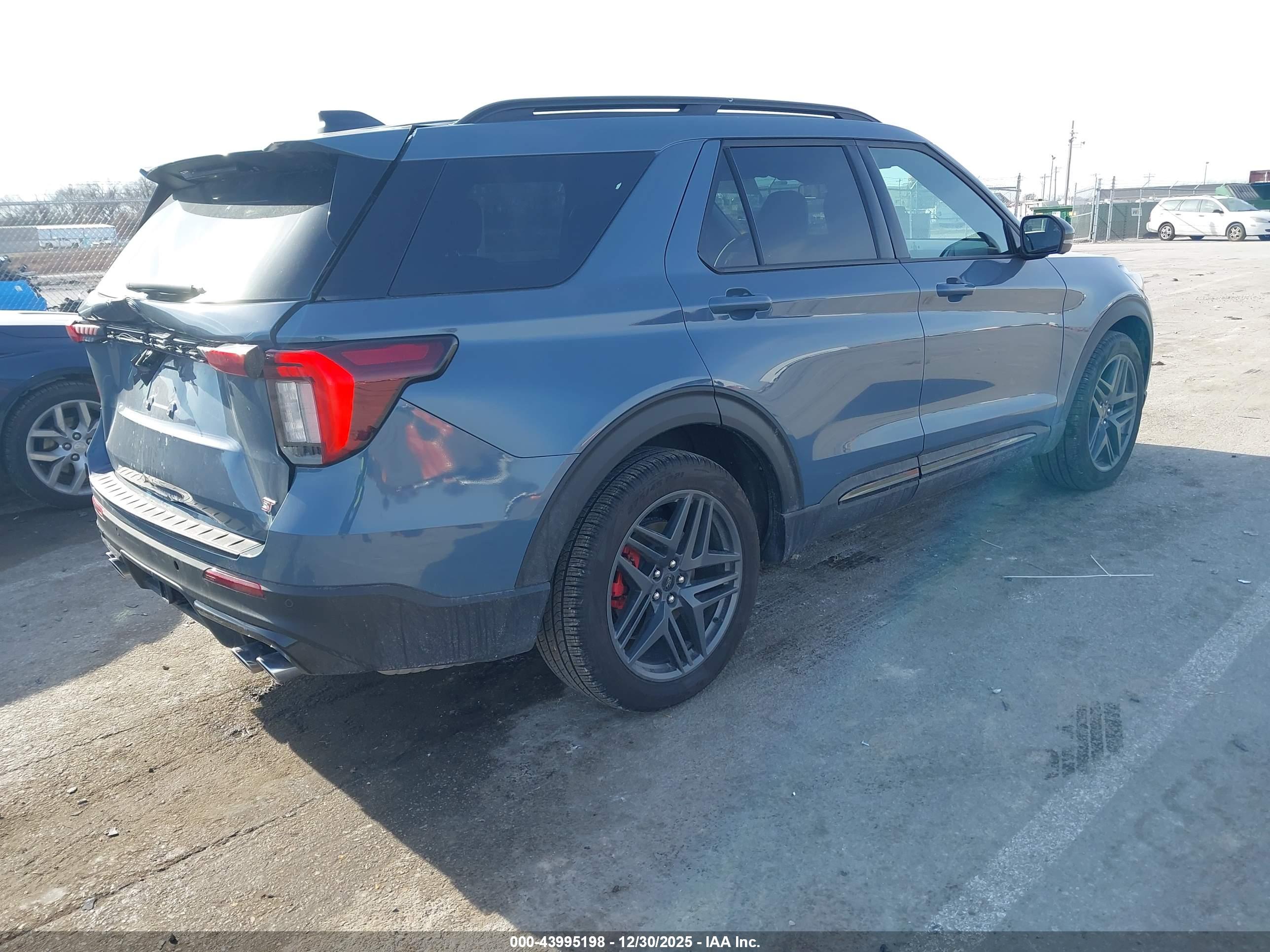 FORD EXPLORER image 4
