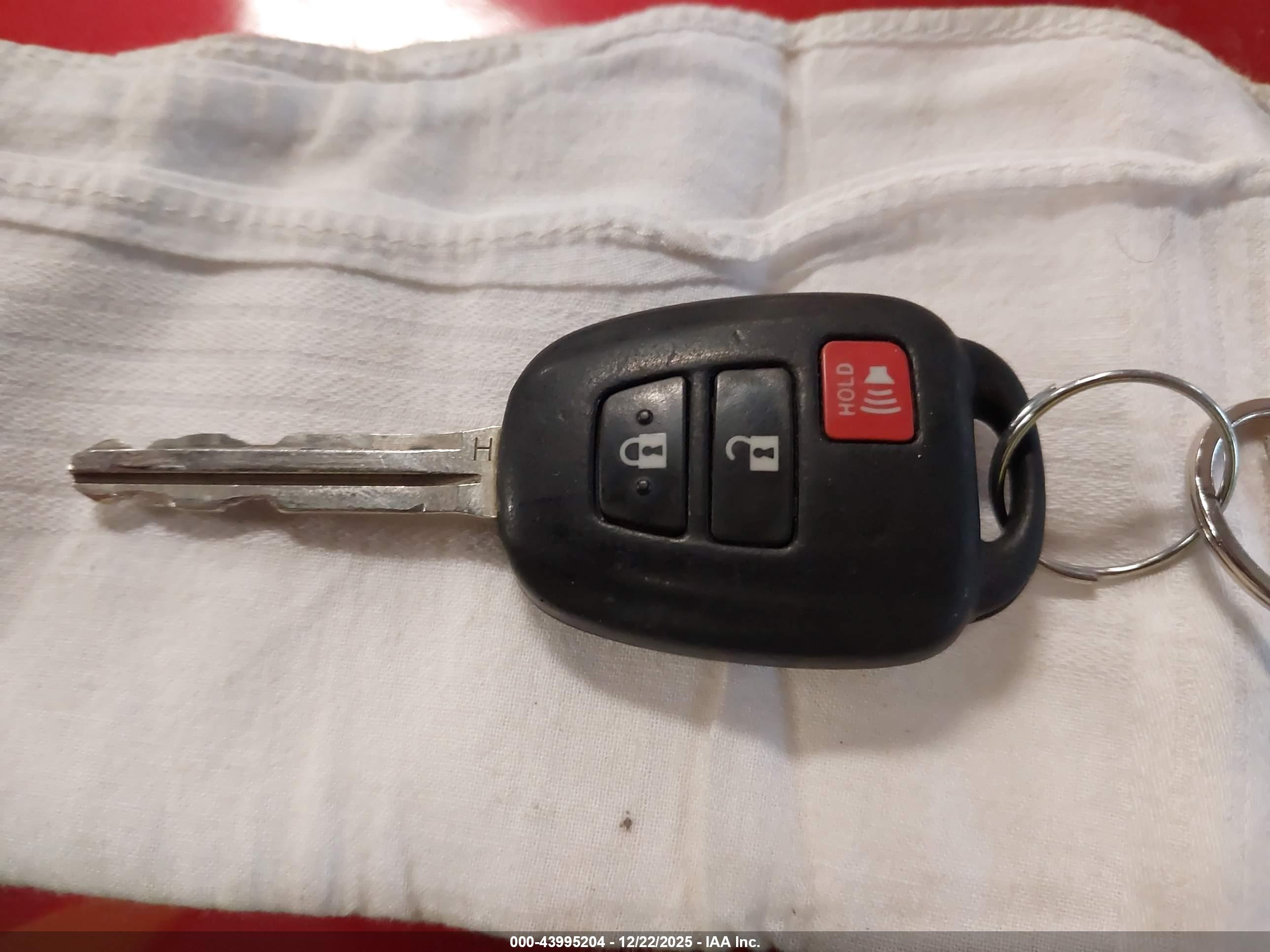 TOYOTA RAV4 image 11
