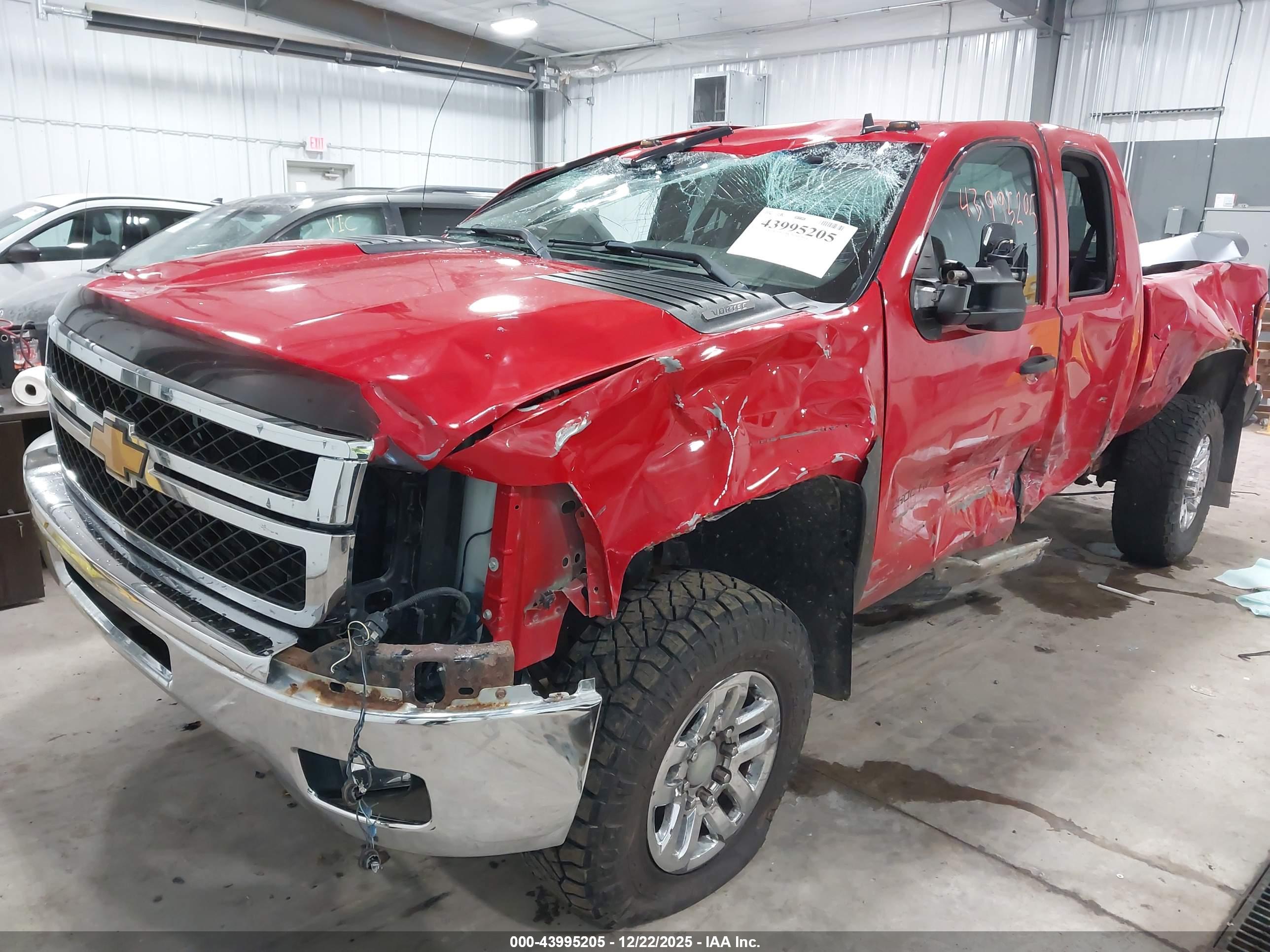 CHEVROLET SILVERADO image 2