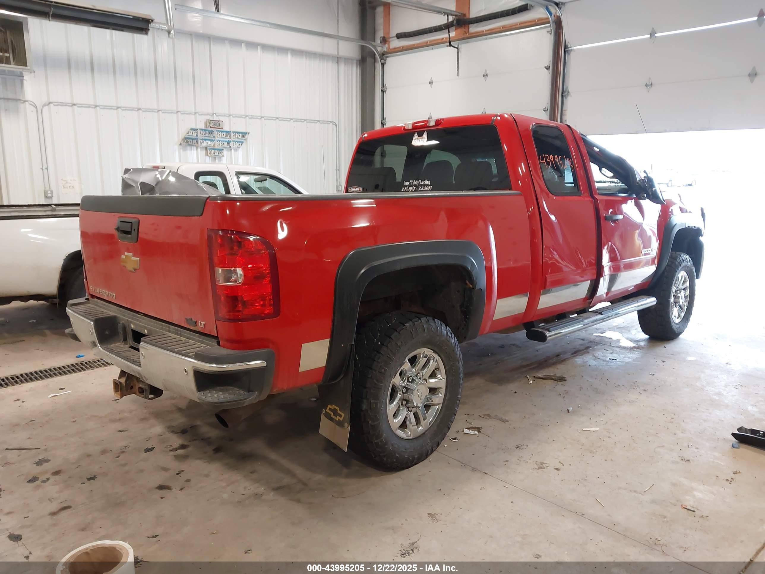 CHEVROLET SILVERADO image 4
