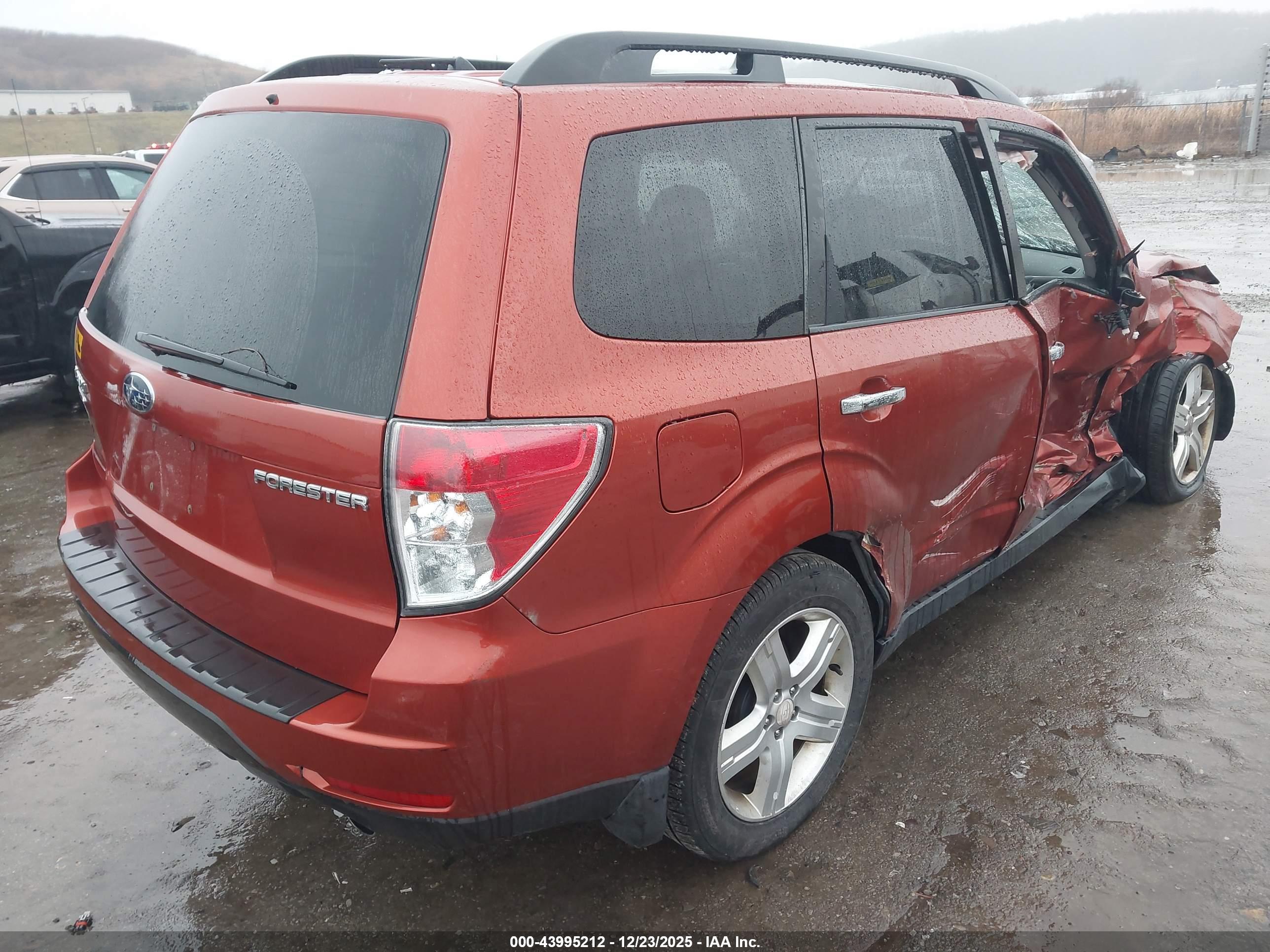 SUBARU FORESTER image 4