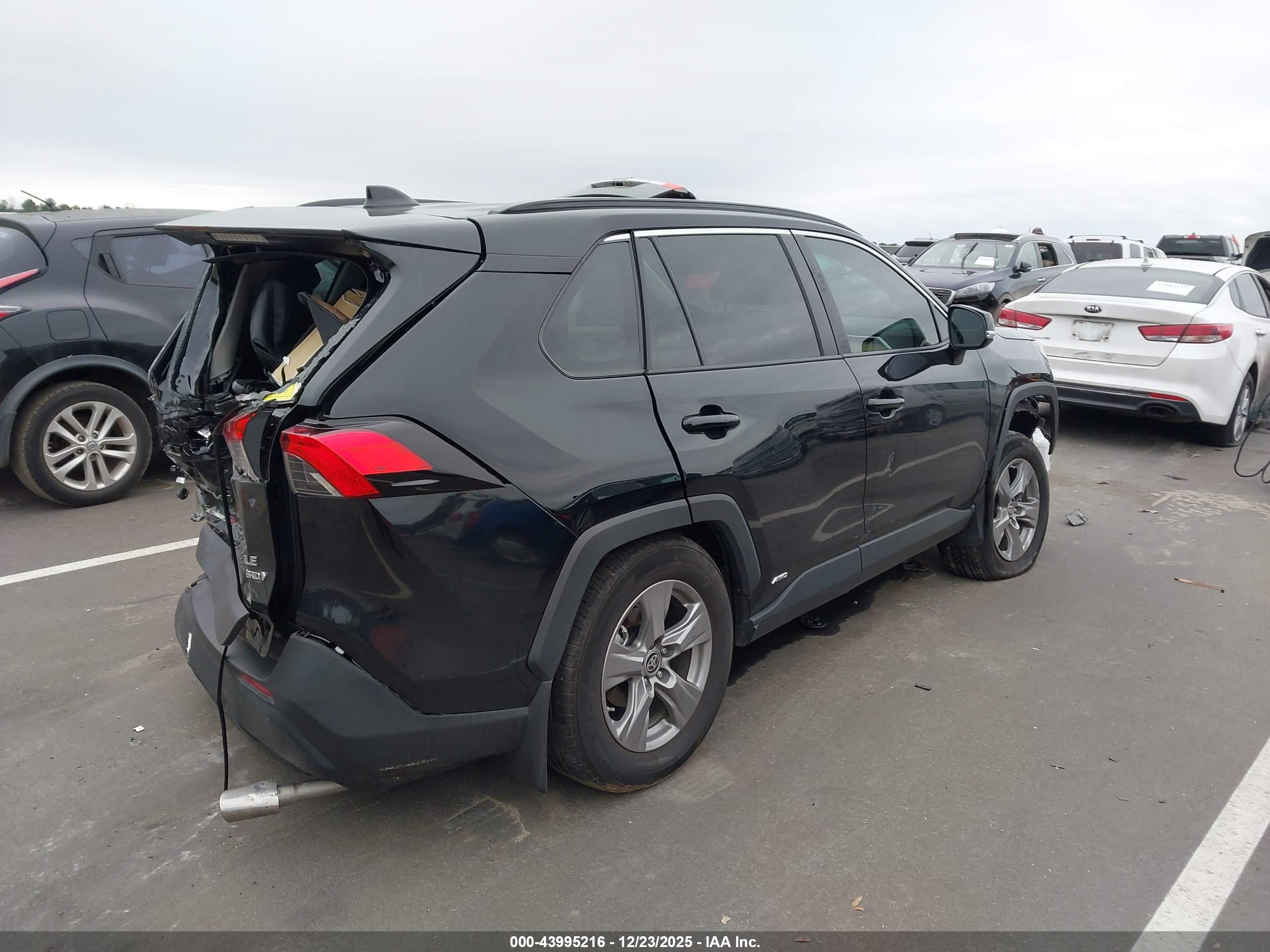 TOYOTA RAV4 image 4