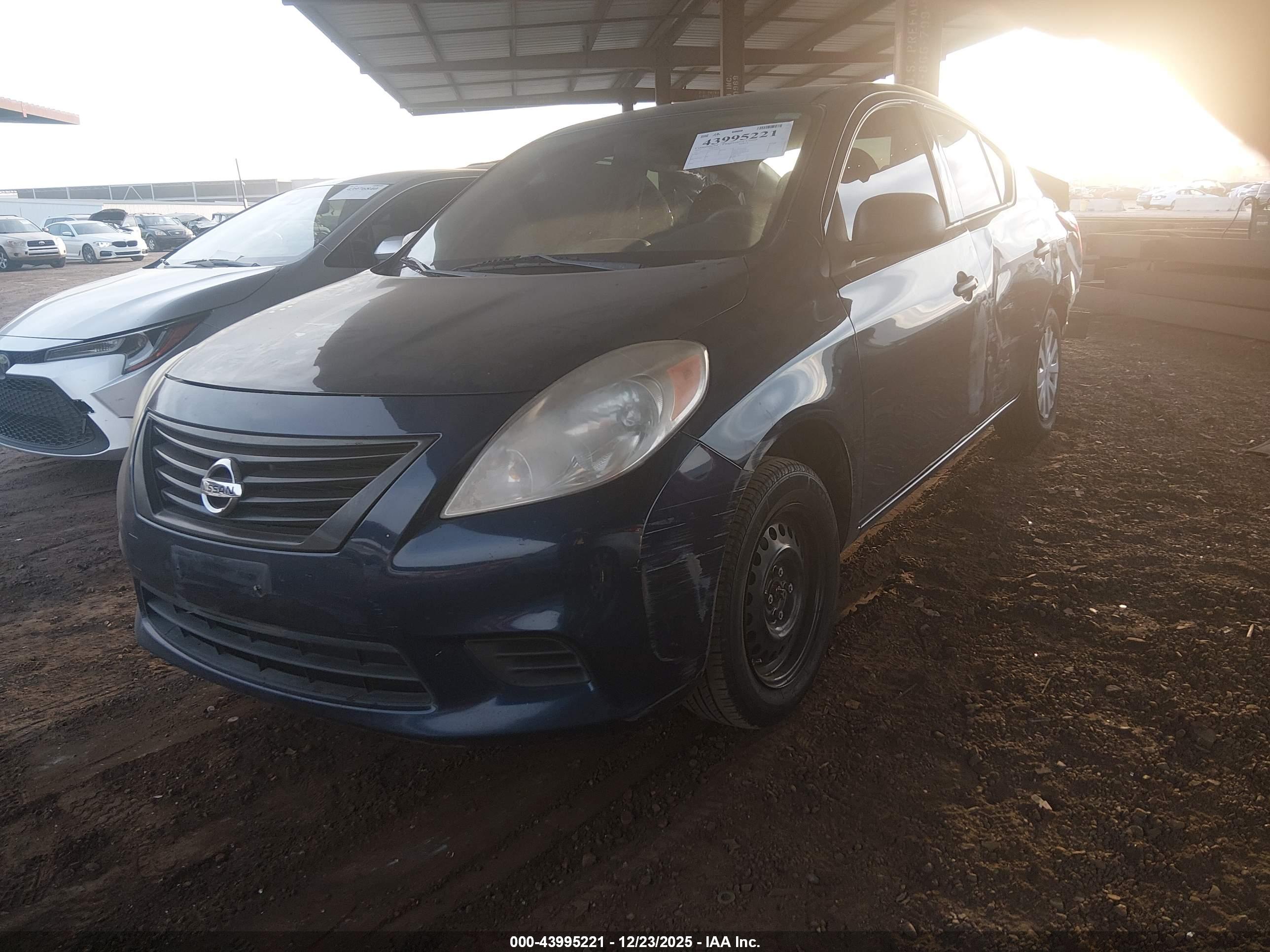 NISSAN VERSA image 2