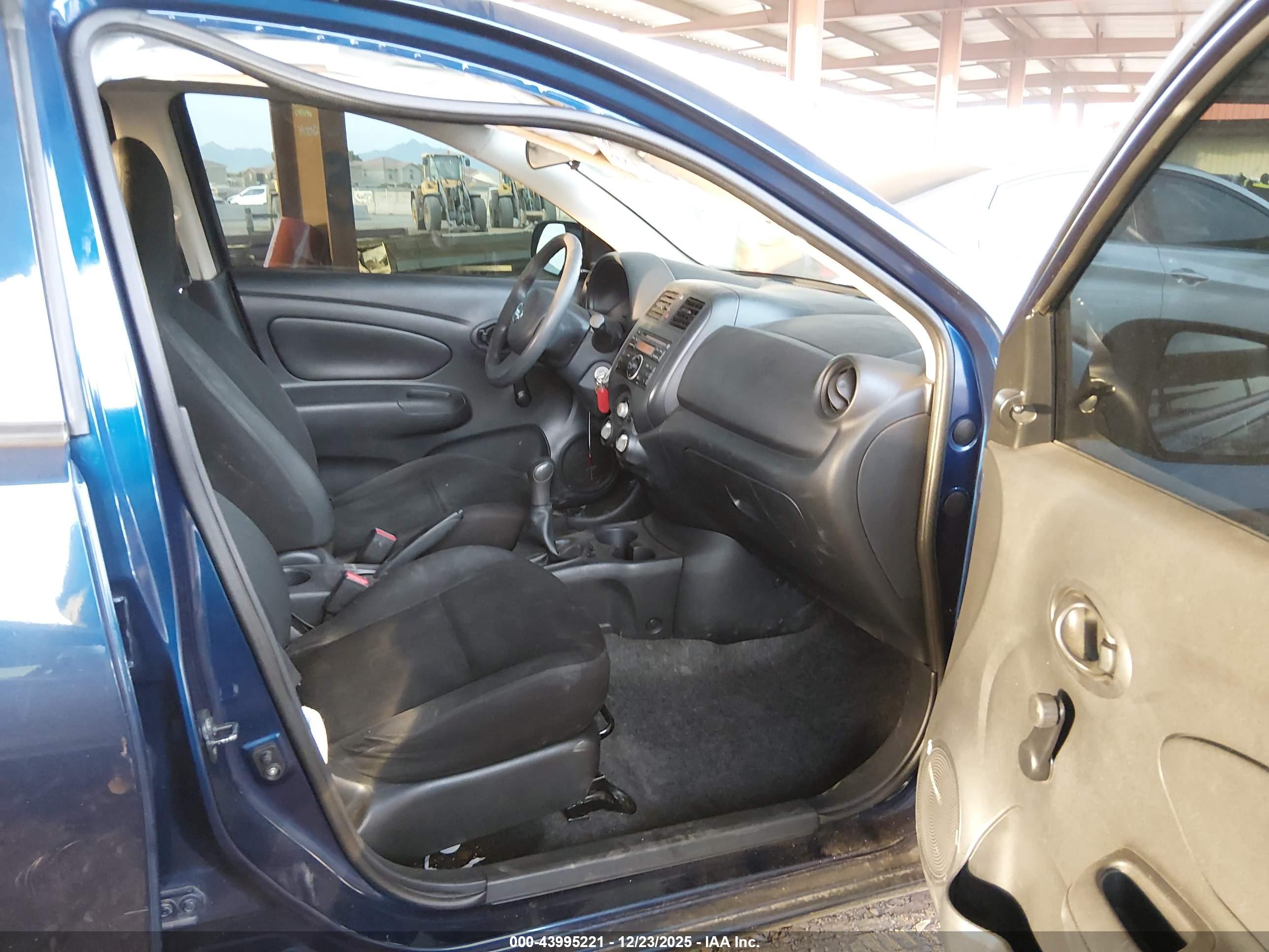 NISSAN VERSA image 5