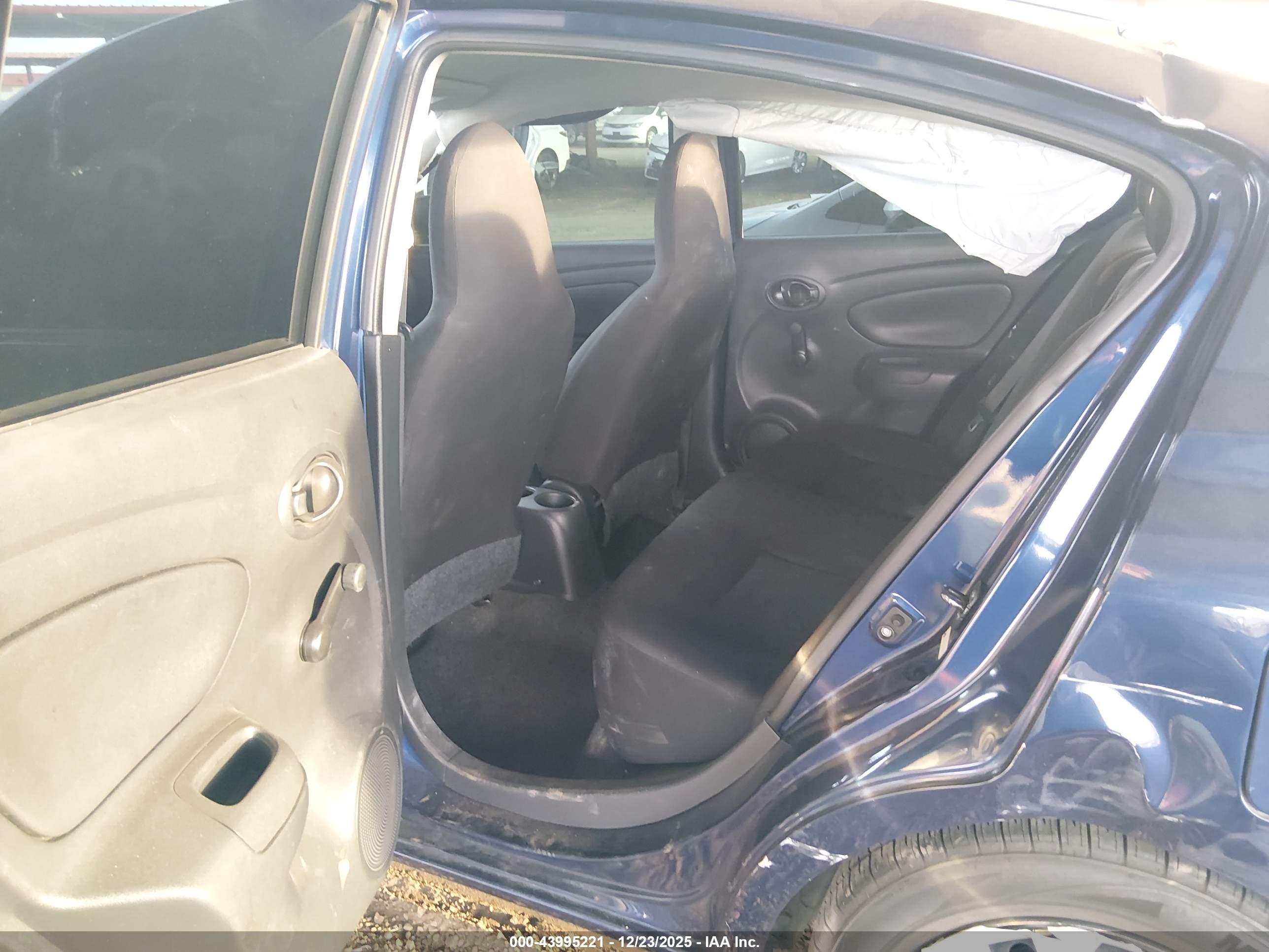 NISSAN VERSA image 8