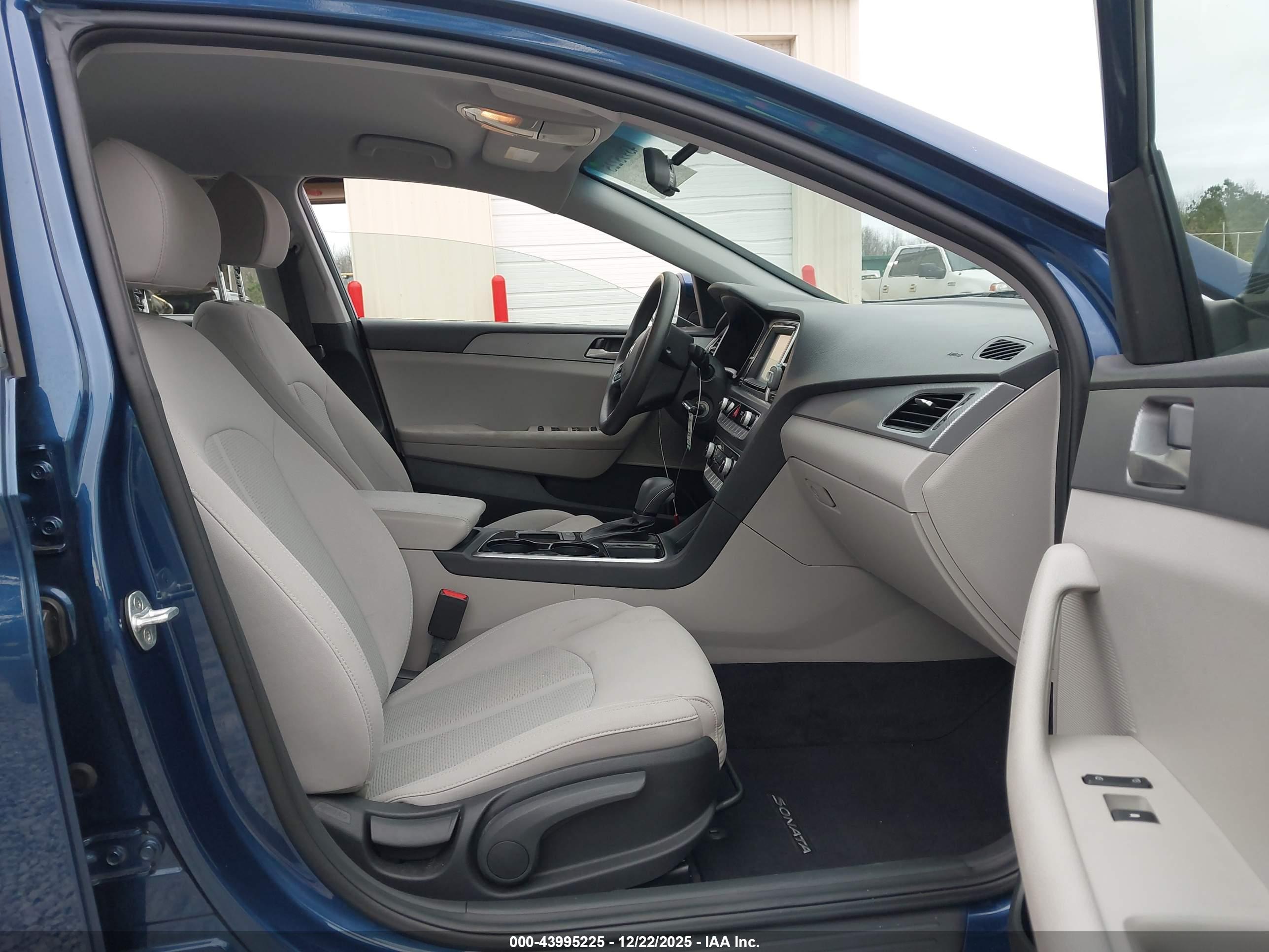 HYUNDAI SONATA image 5