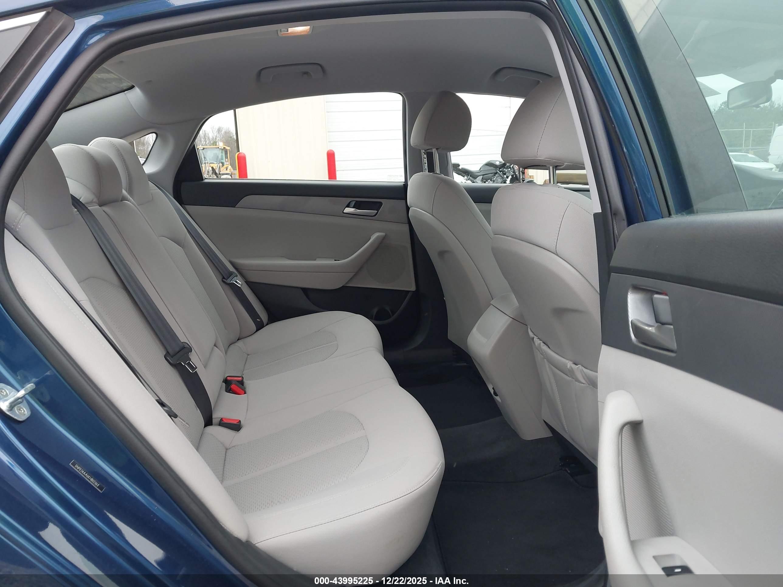 HYUNDAI SONATA image 8