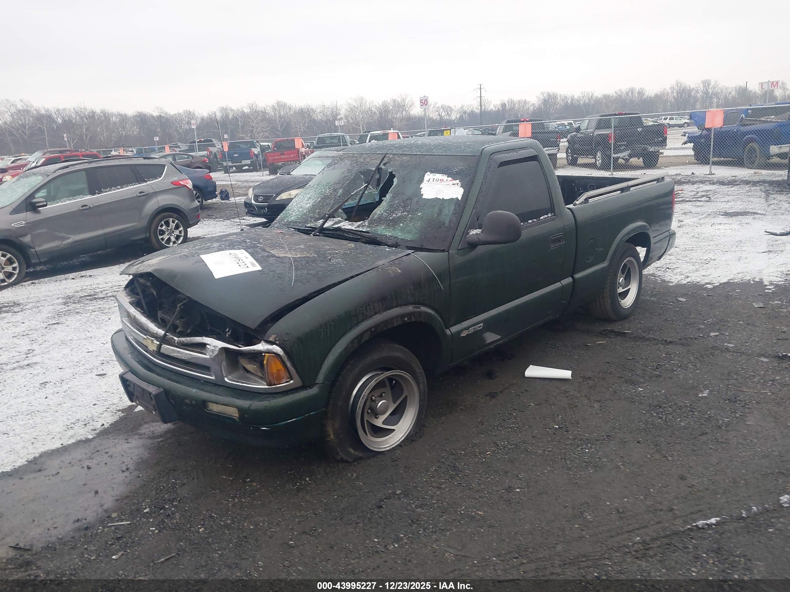 CHEVROLET S image 2