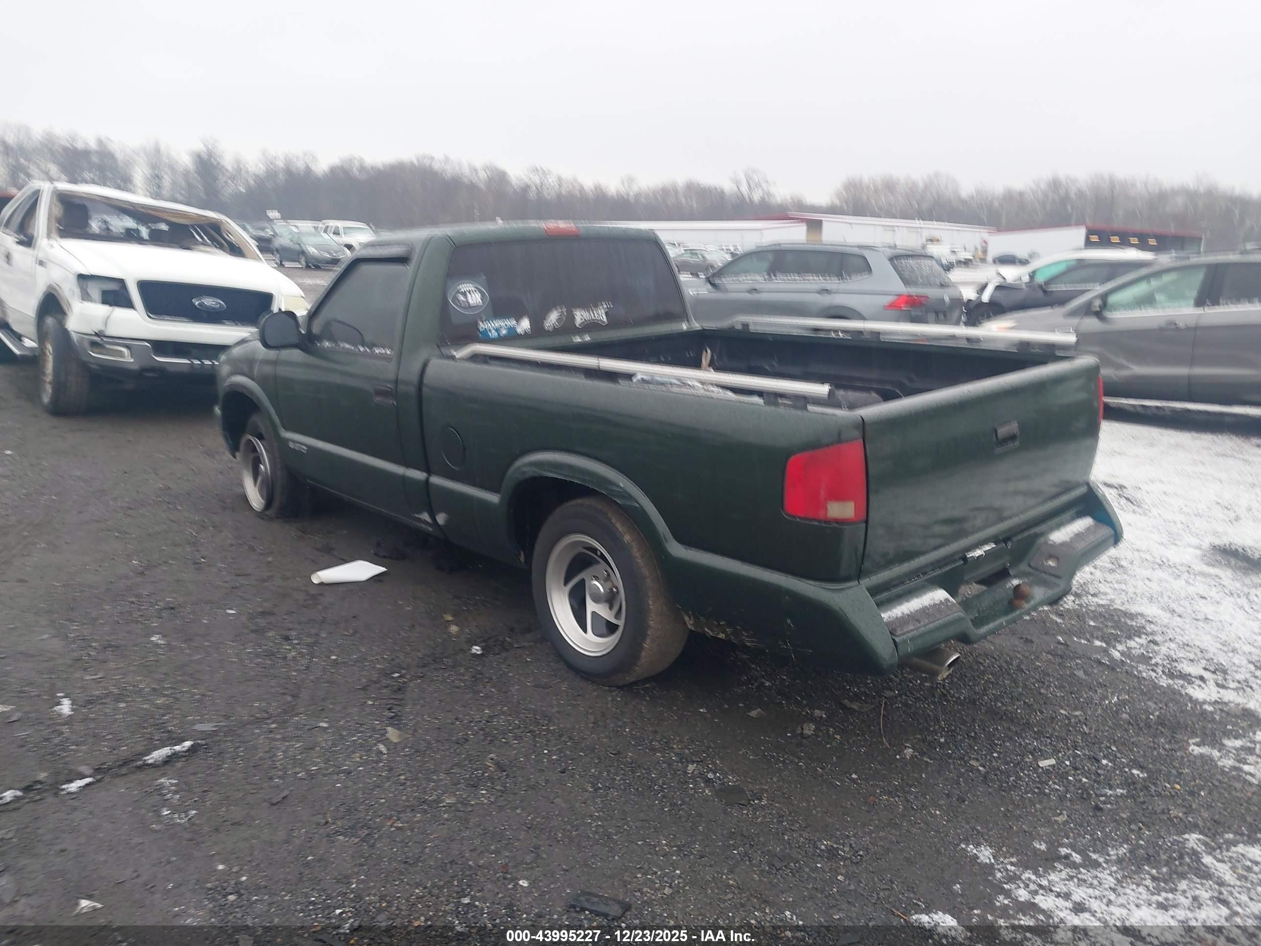 CHEVROLET S image 3