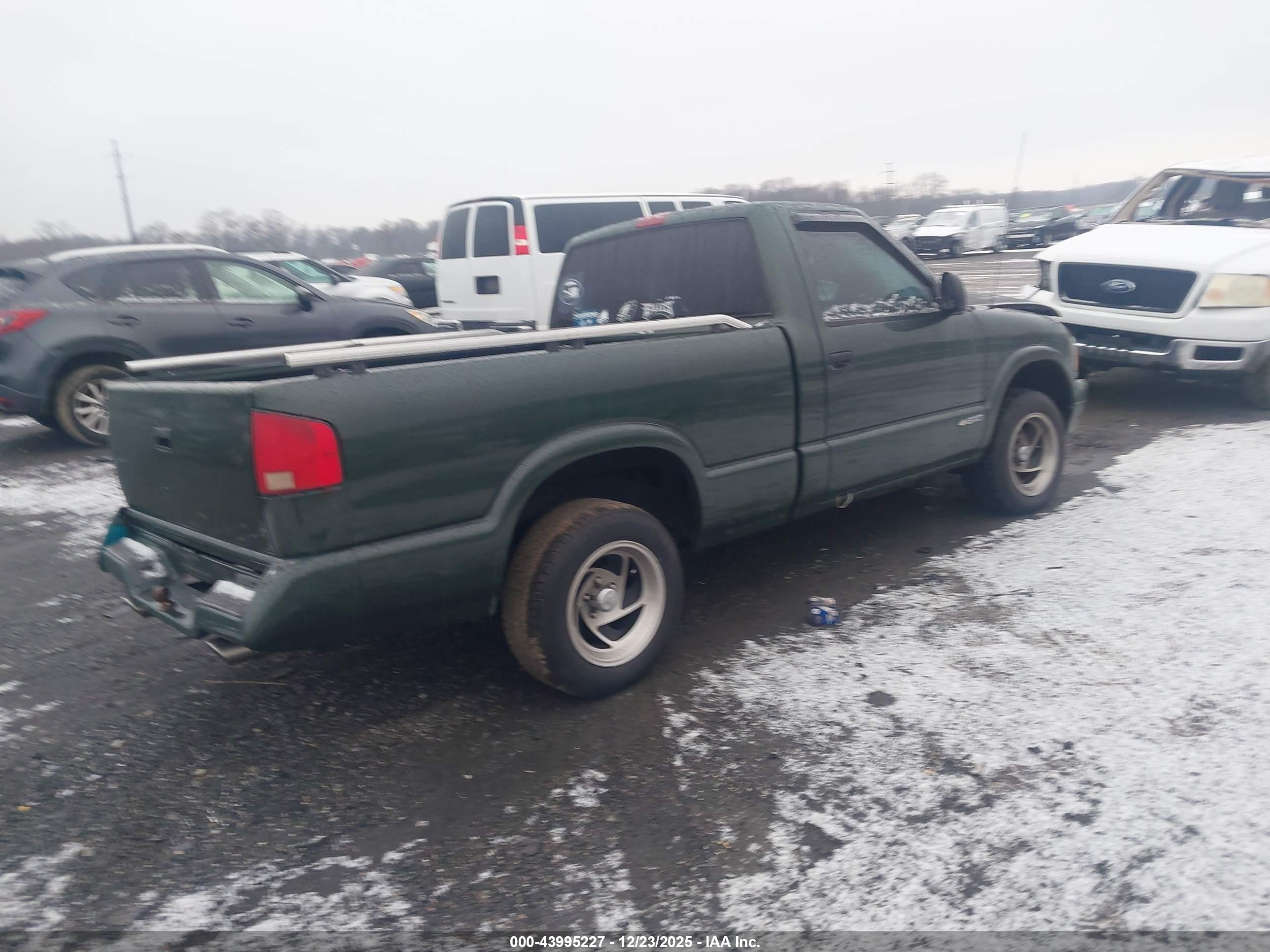 CHEVROLET S image 4