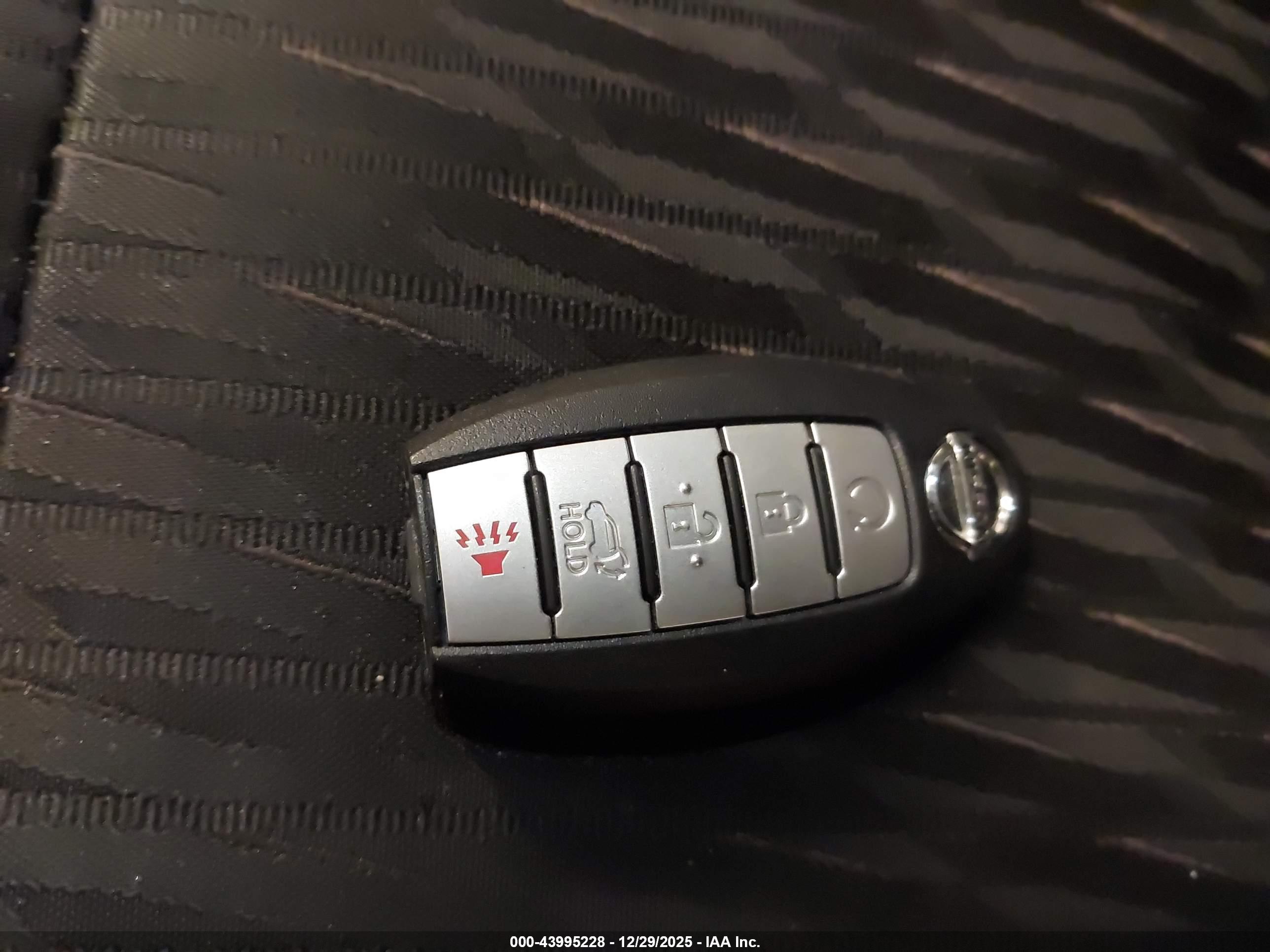 NISSAN ROGUE image 11