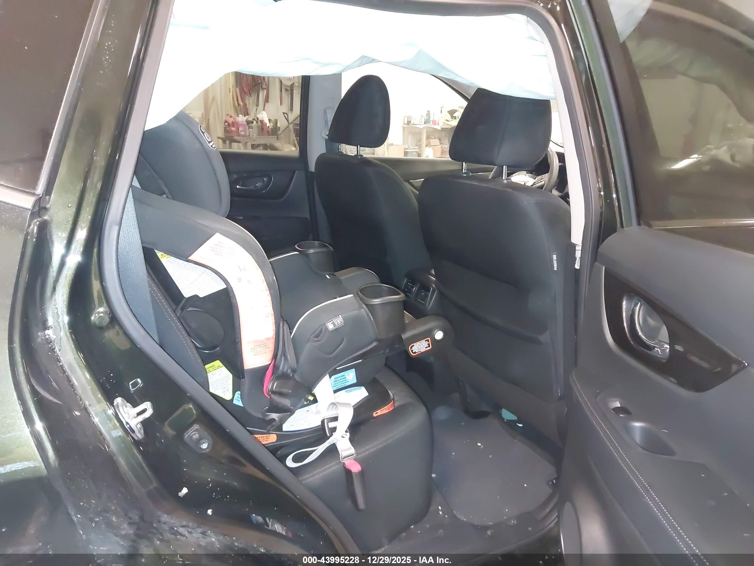 NISSAN ROGUE image 8
