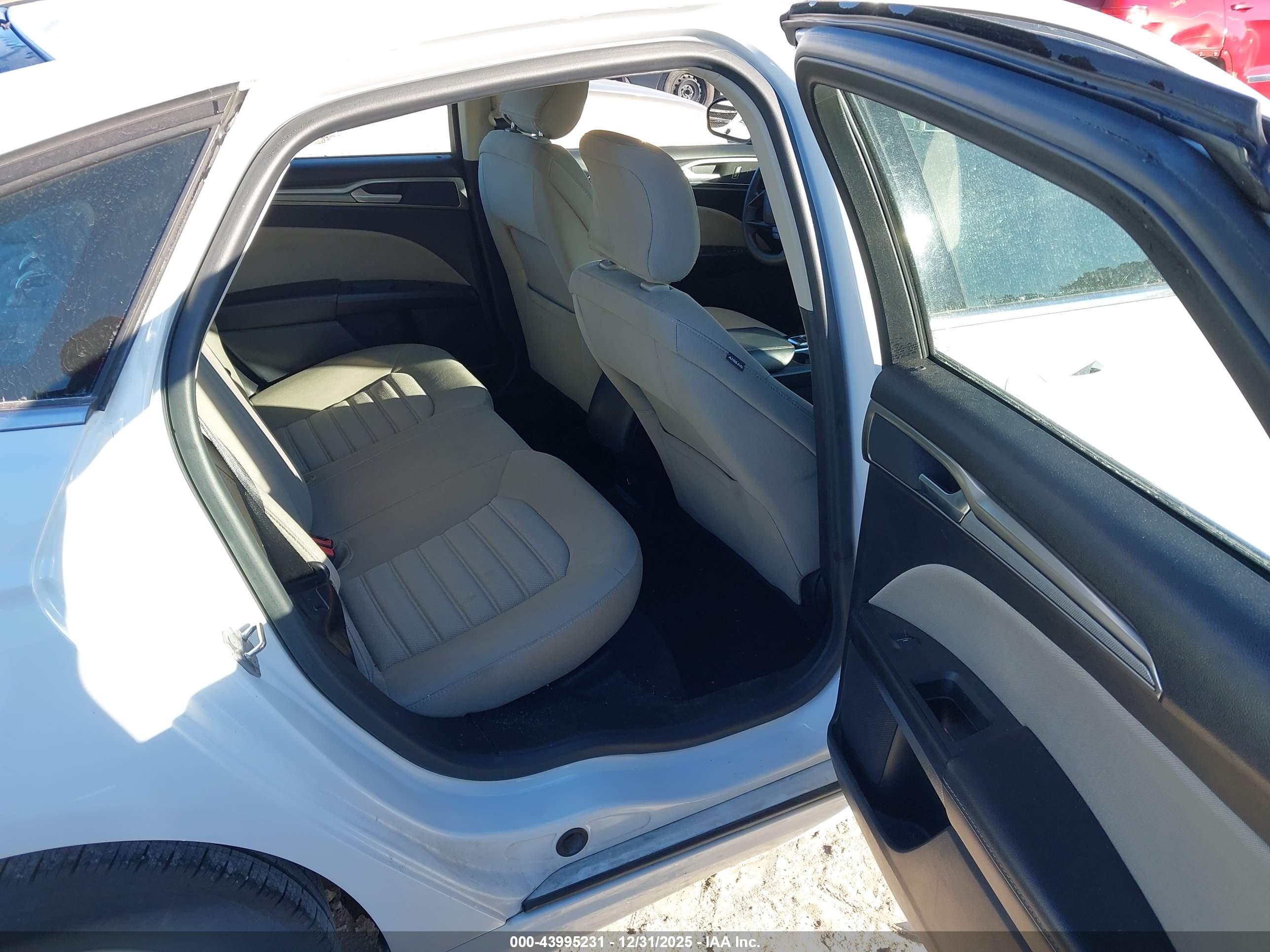 FORD FUSION image 8
