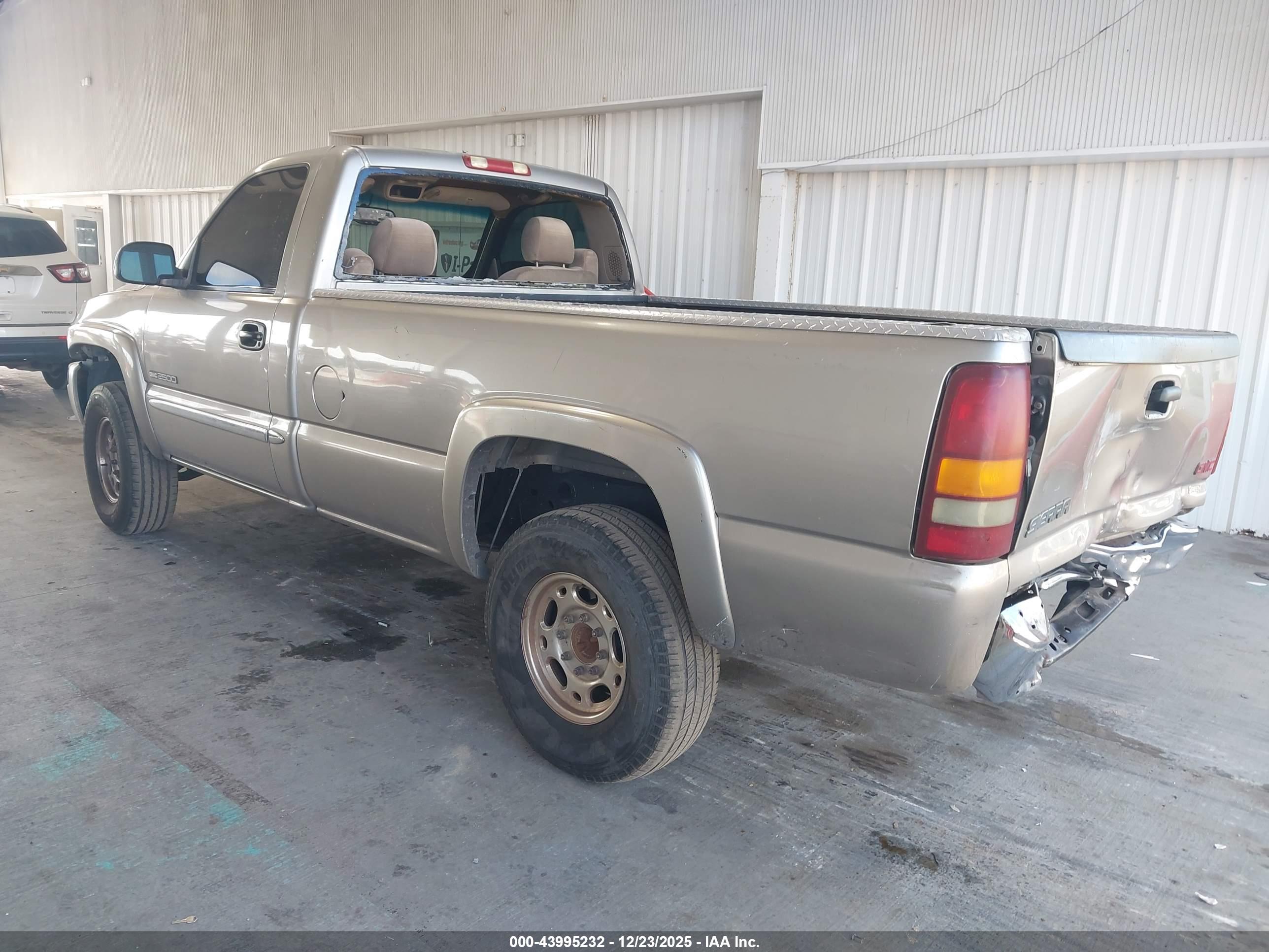 GMC SIERRA image 3