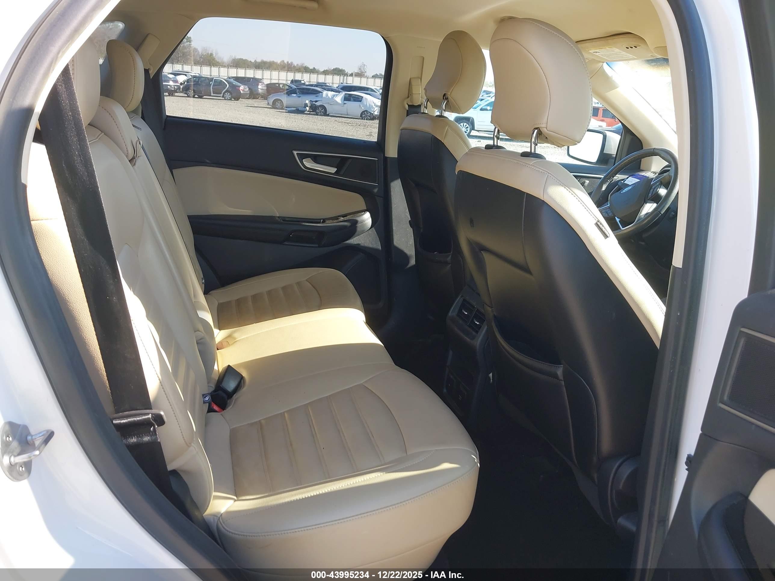 FORD EDGE image 8