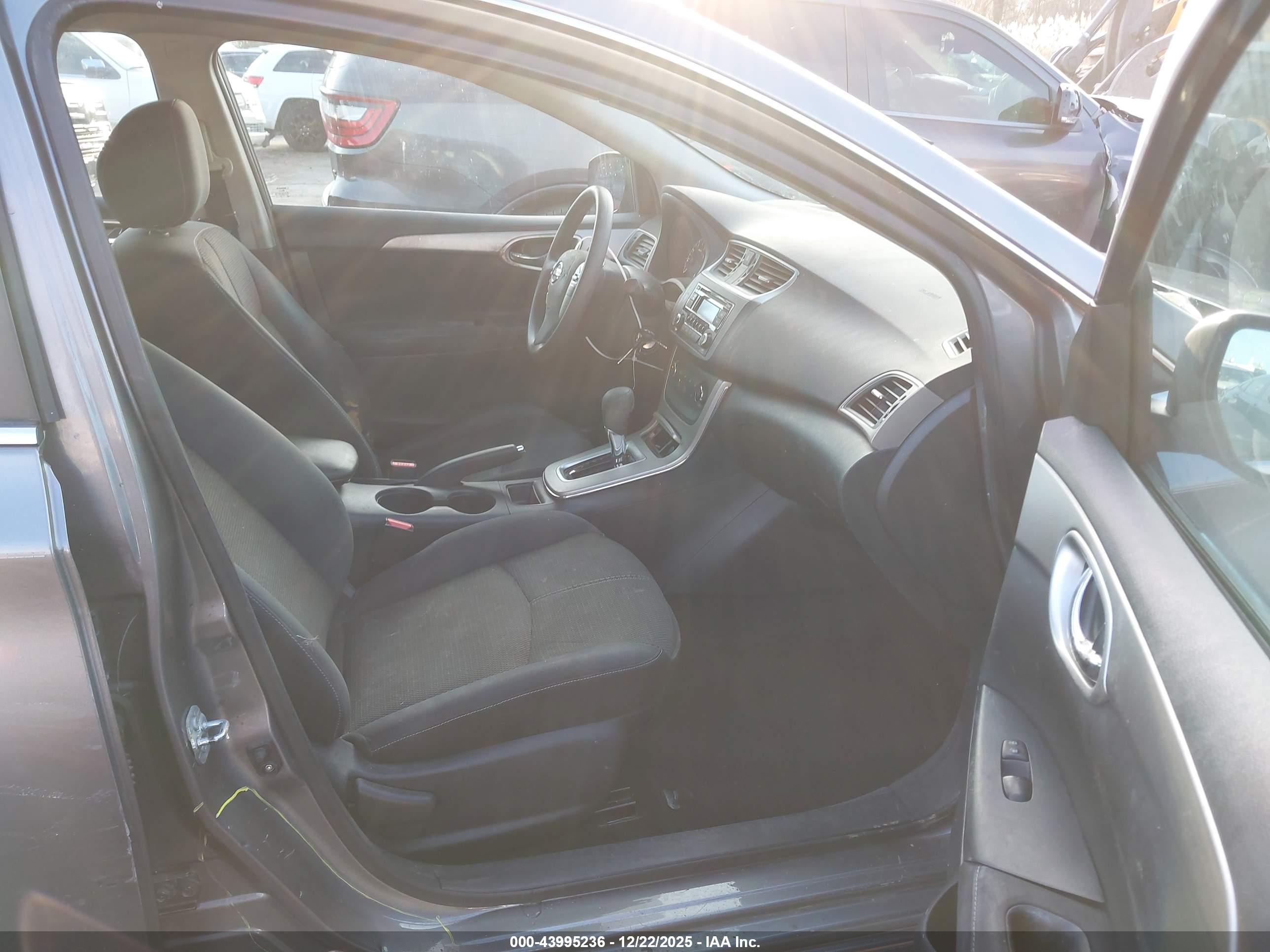 NISSAN SENTRA image 5