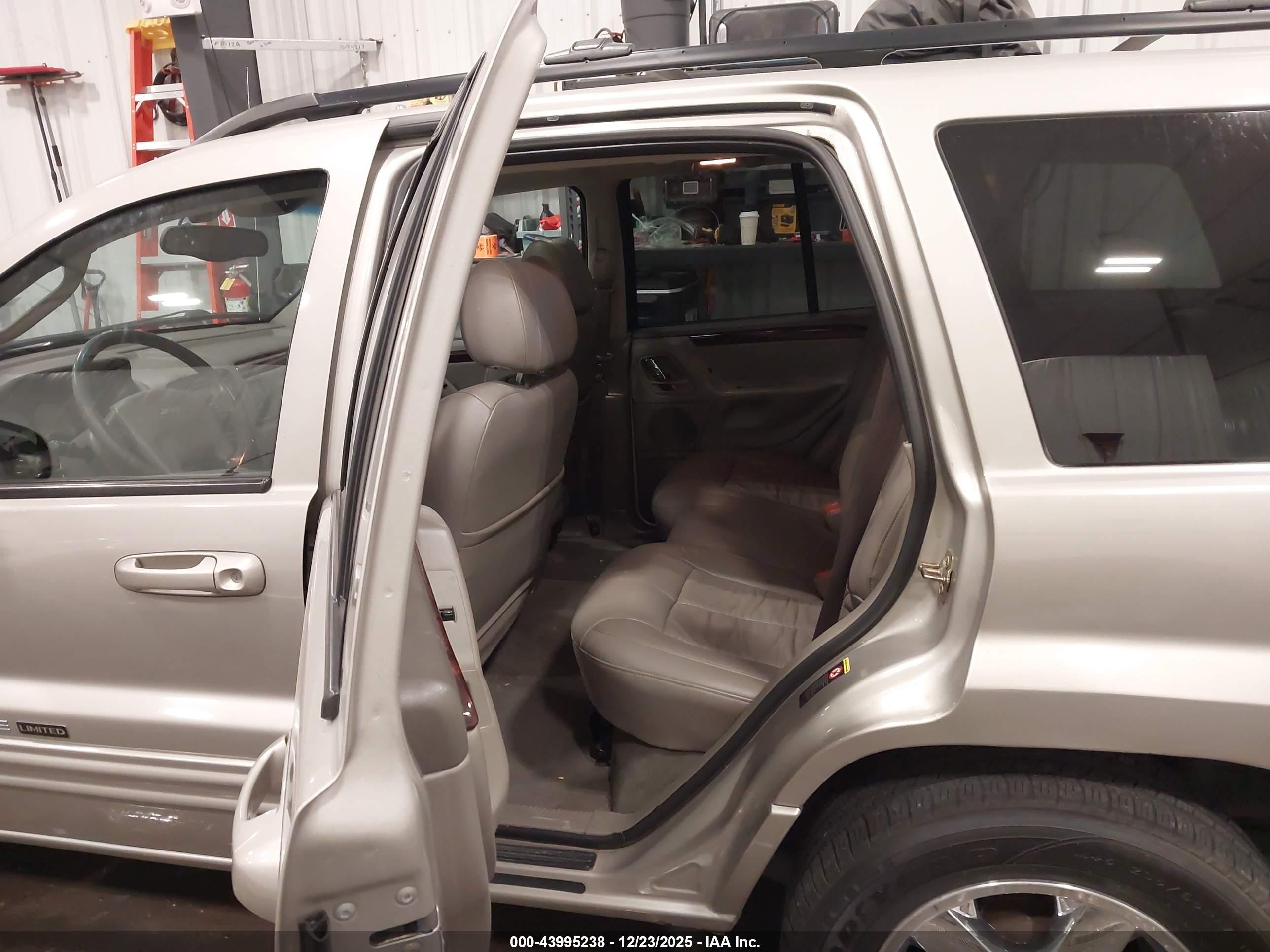 JEEP GRAND image 8
