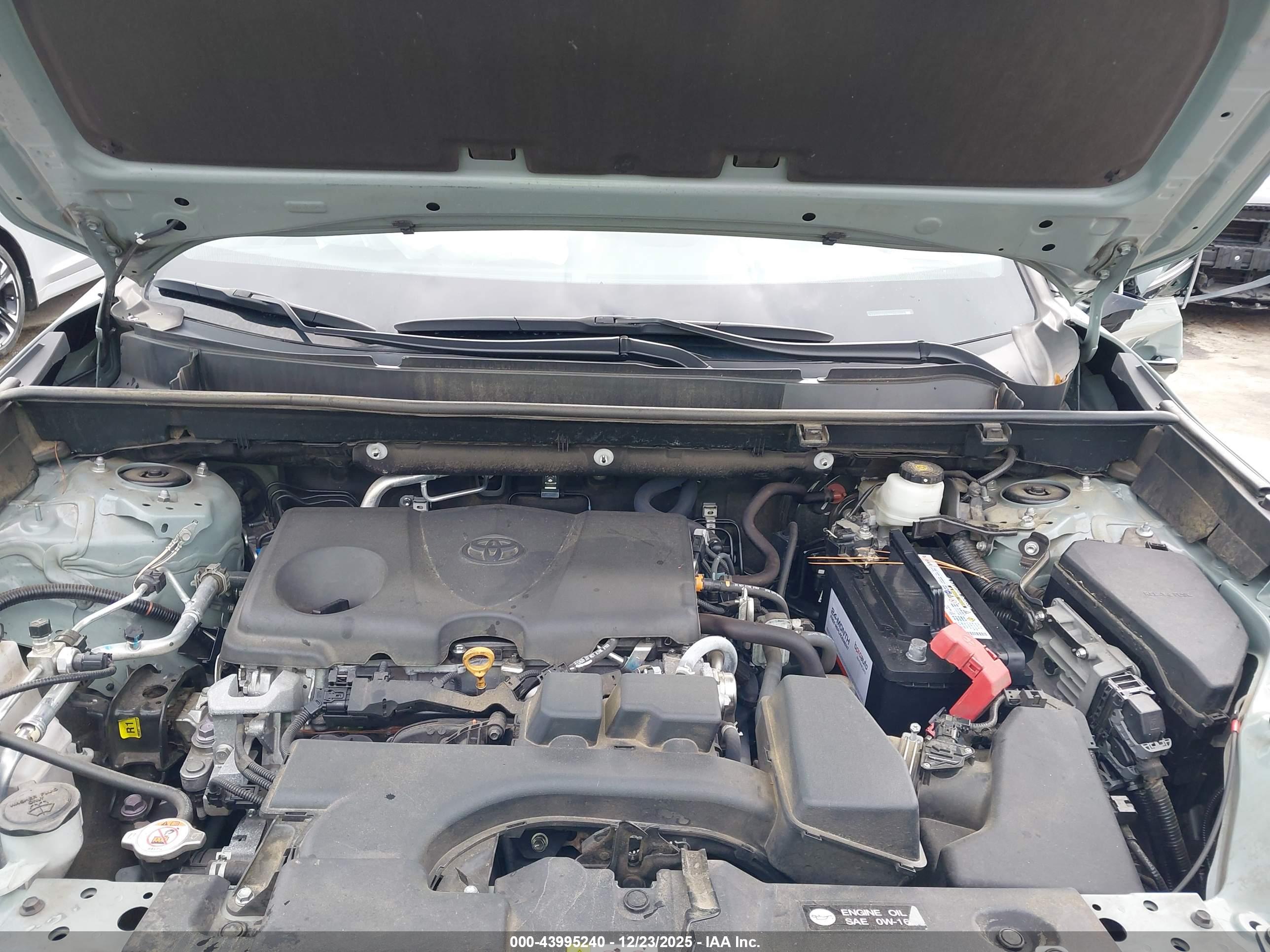 TOYOTA RAV4 image 10