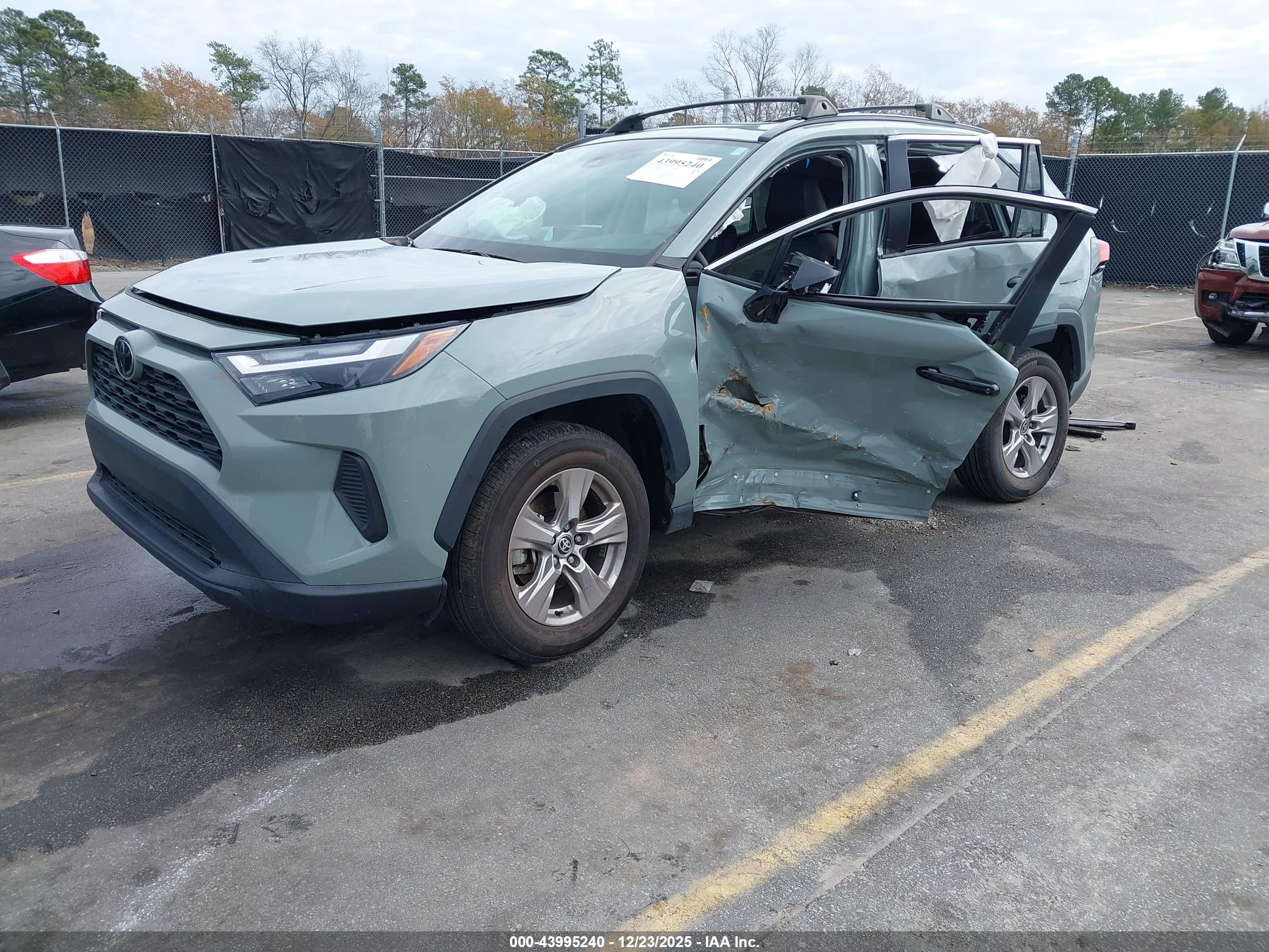 TOYOTA RAV4 image 2