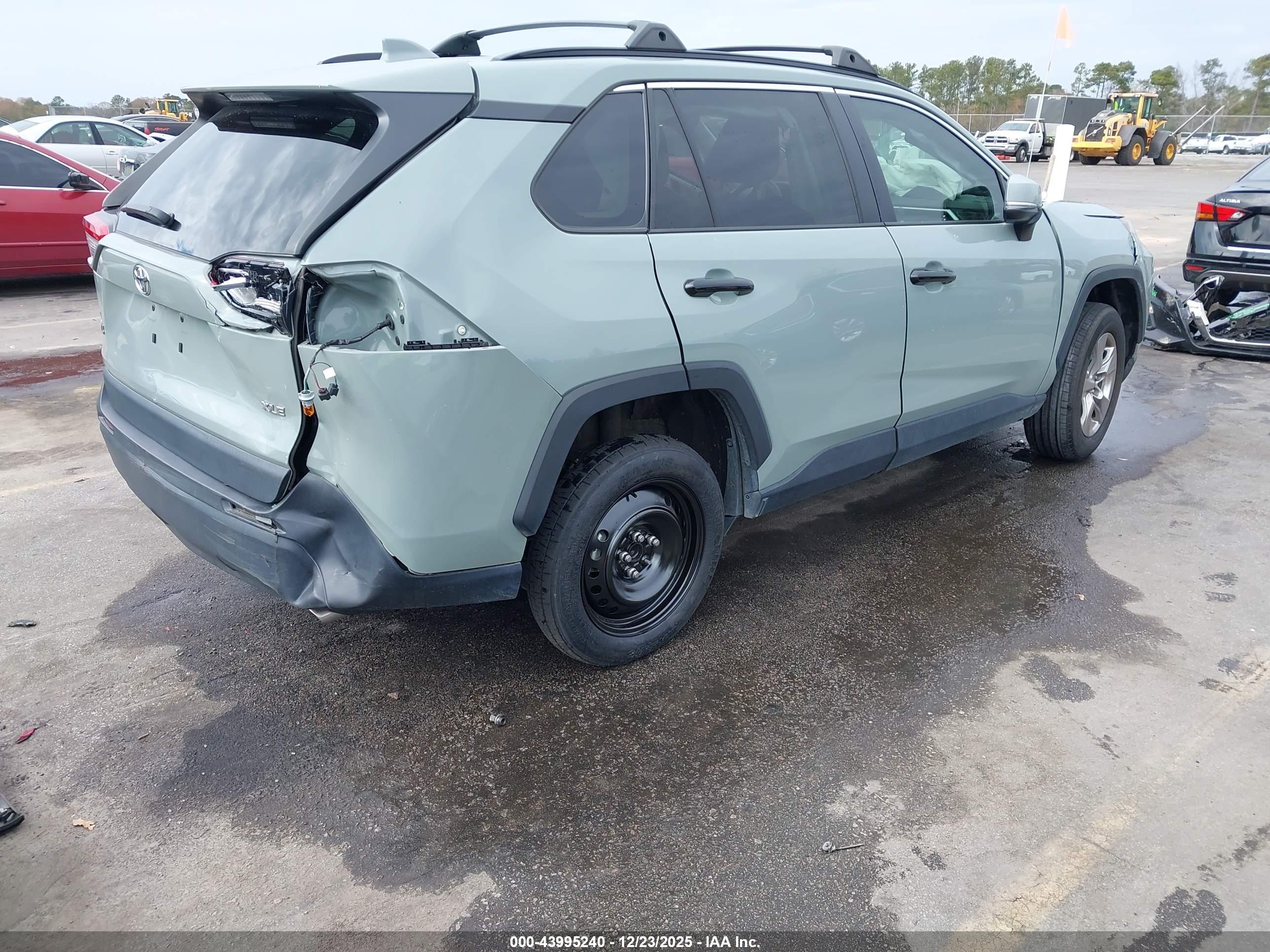 TOYOTA RAV4 image 4