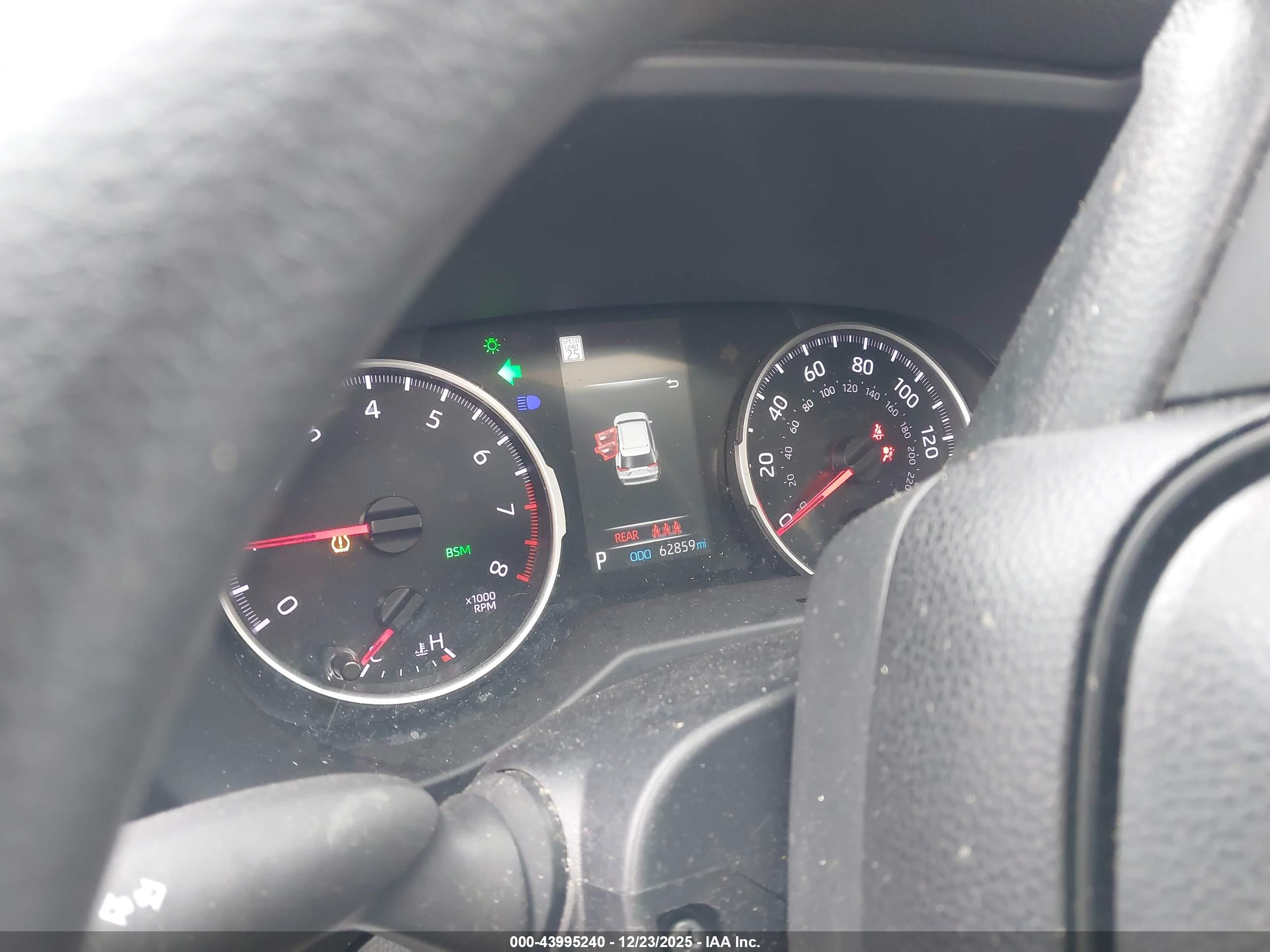 TOYOTA RAV4 image 7