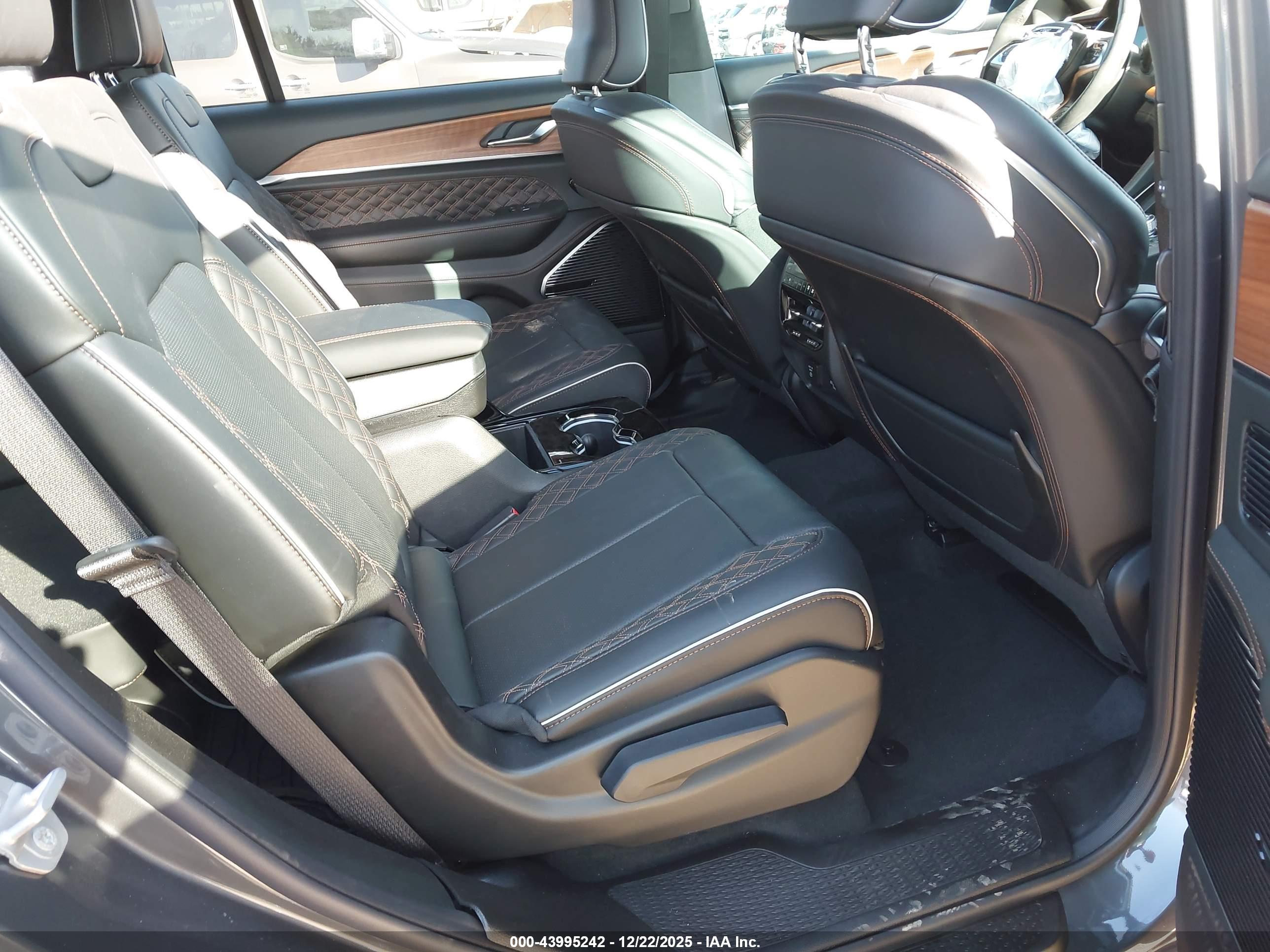 JEEP GRAND image 8