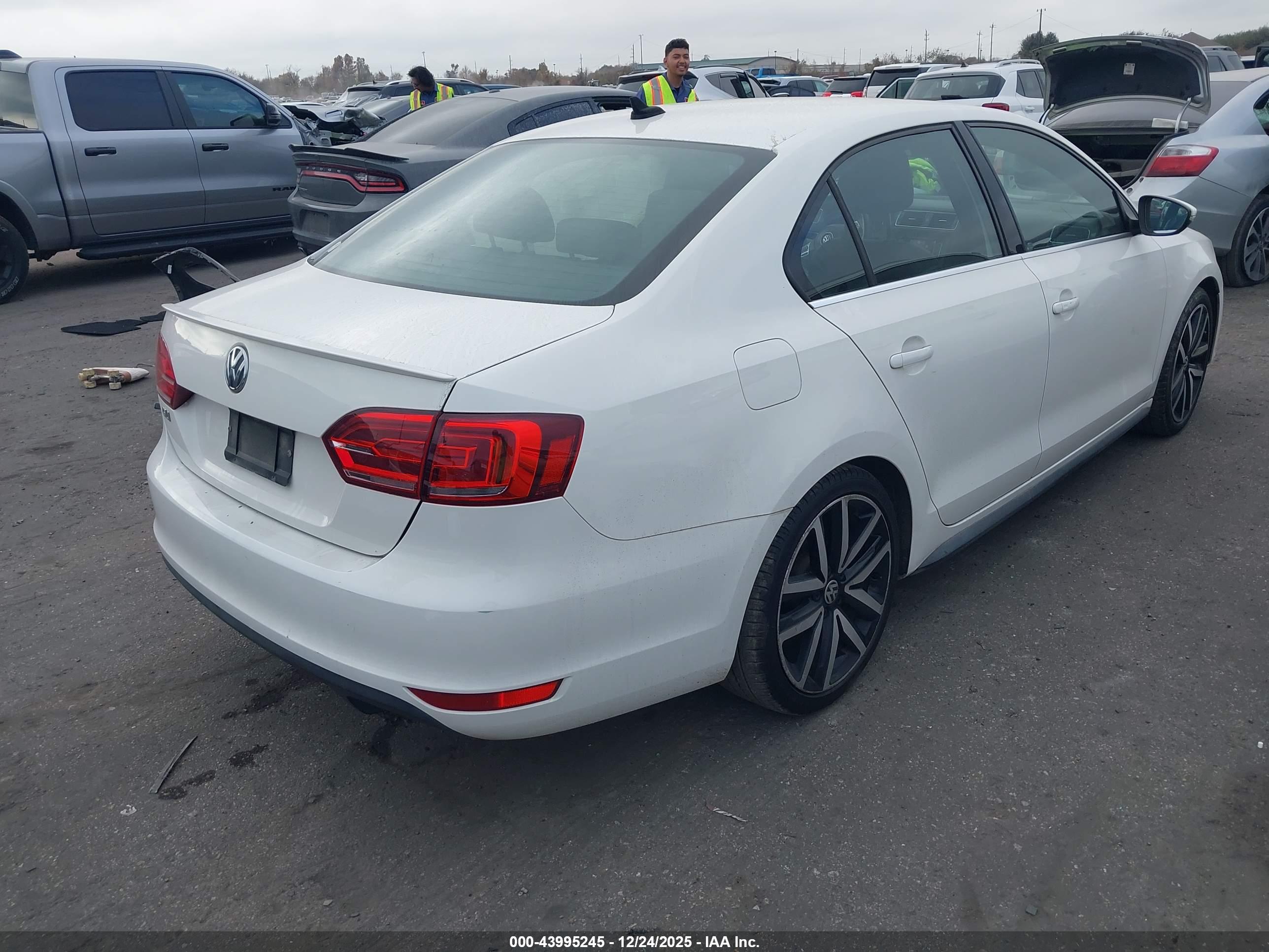 VOLKSWAGEN JETTA image 4