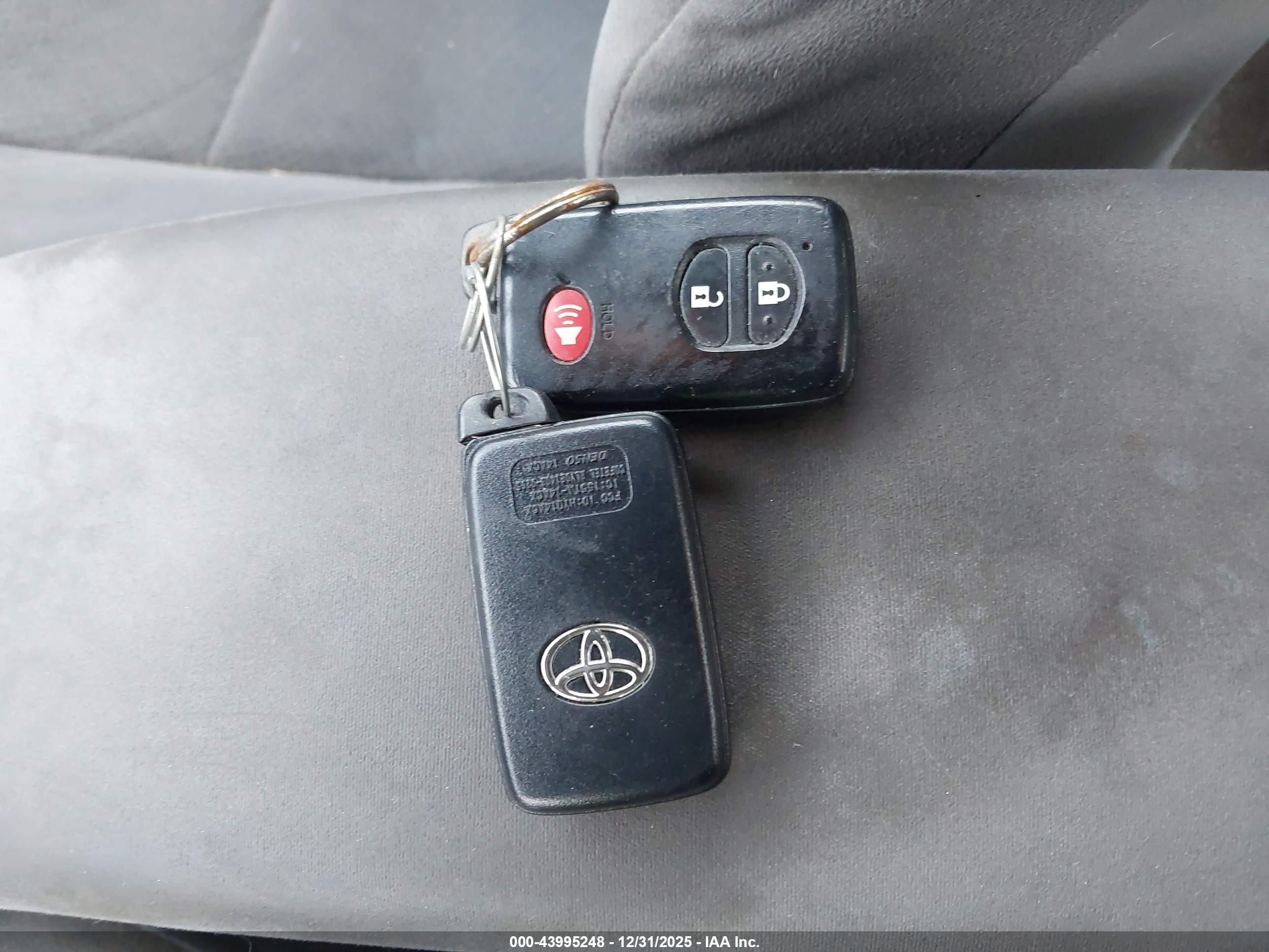 TOYOTA PRIUS image 11