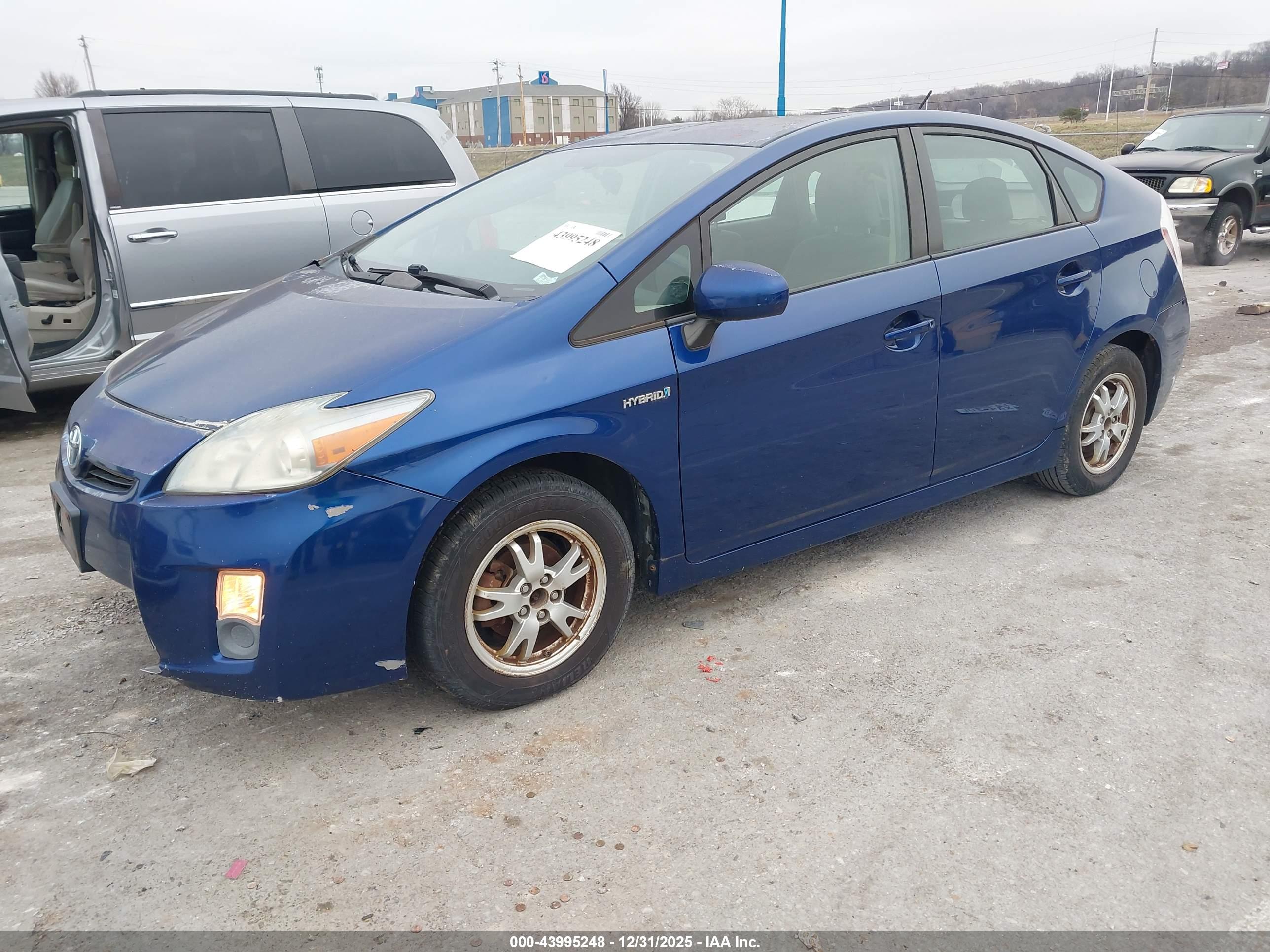 TOYOTA PRIUS image 2
