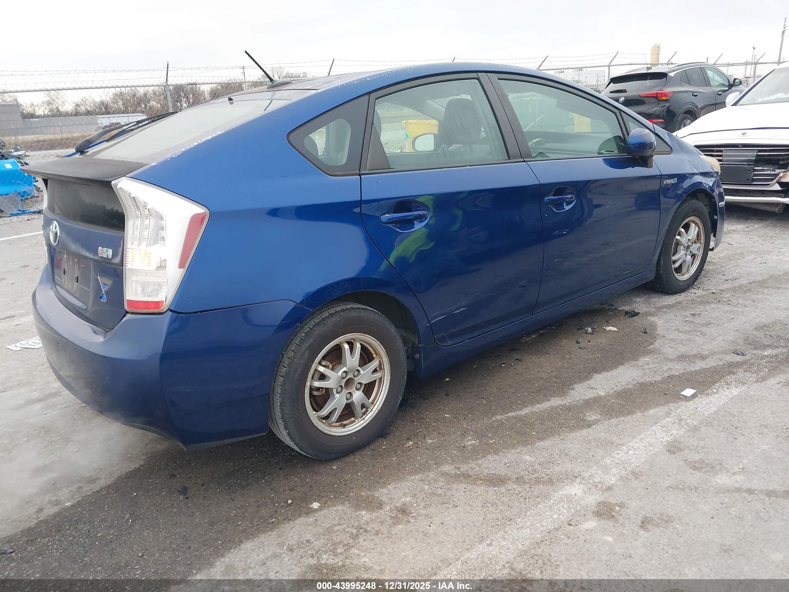 TOYOTA PRIUS image 4