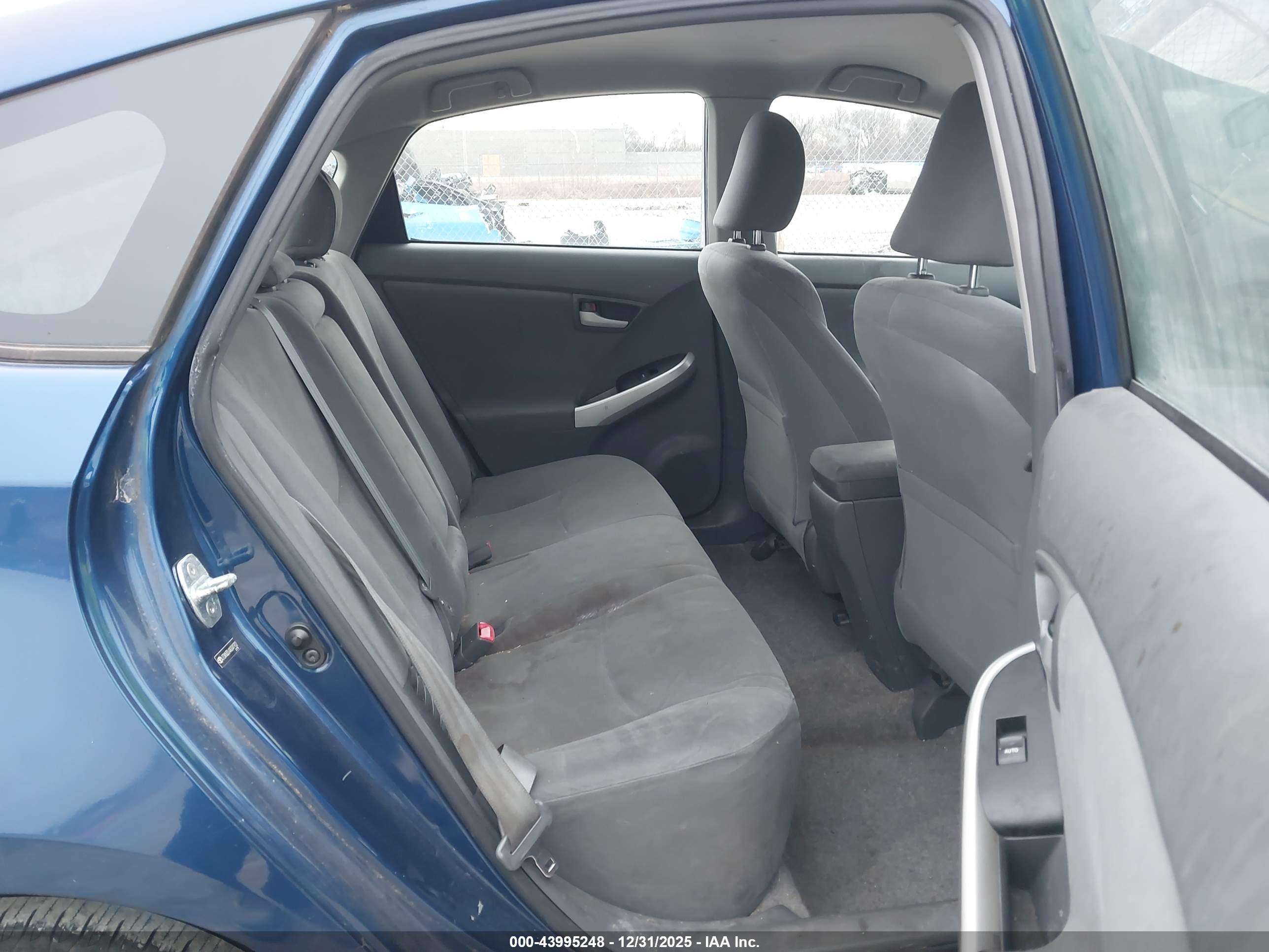 TOYOTA PRIUS image 8