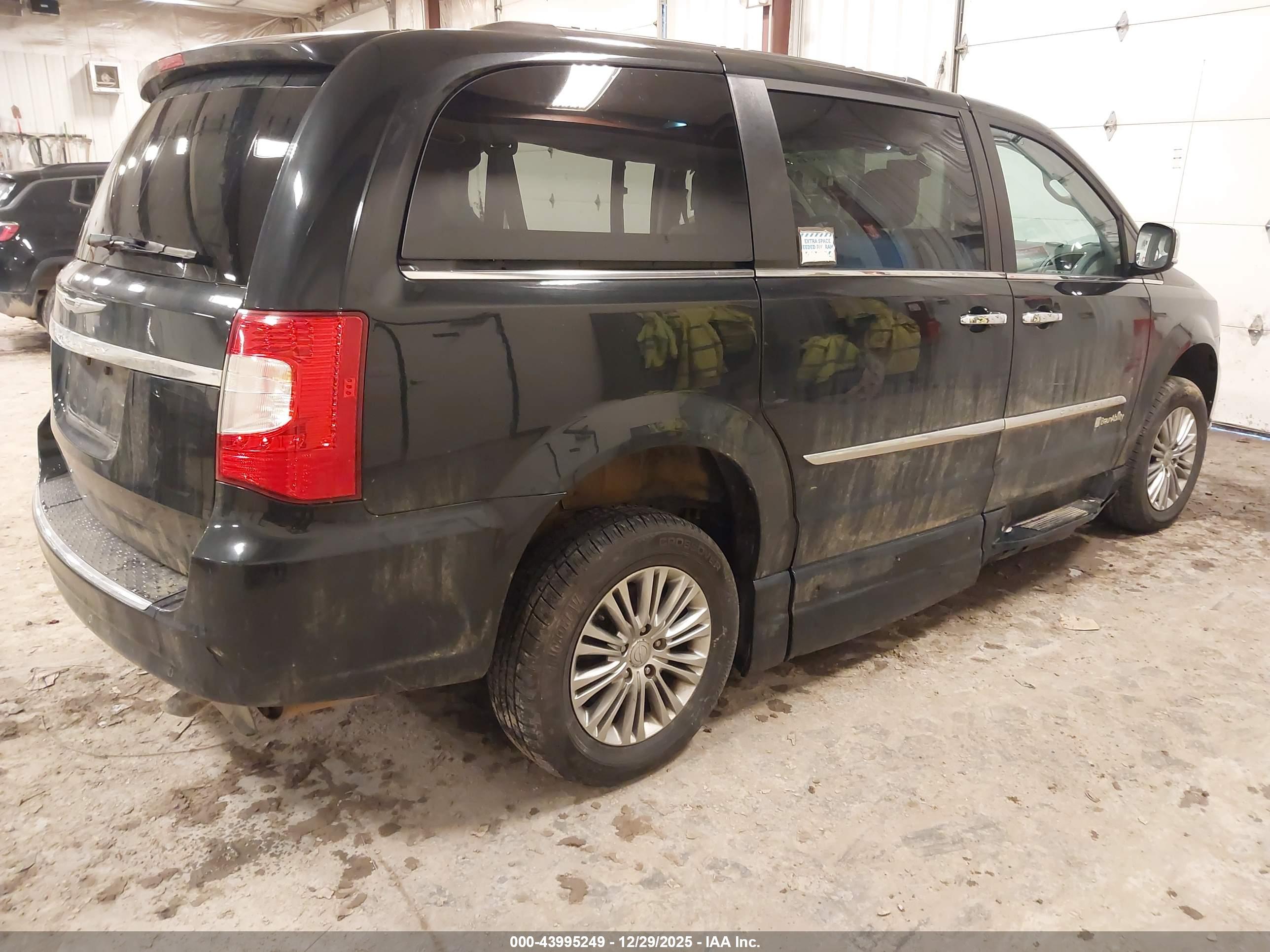 CHRYSLER TOWN image 4