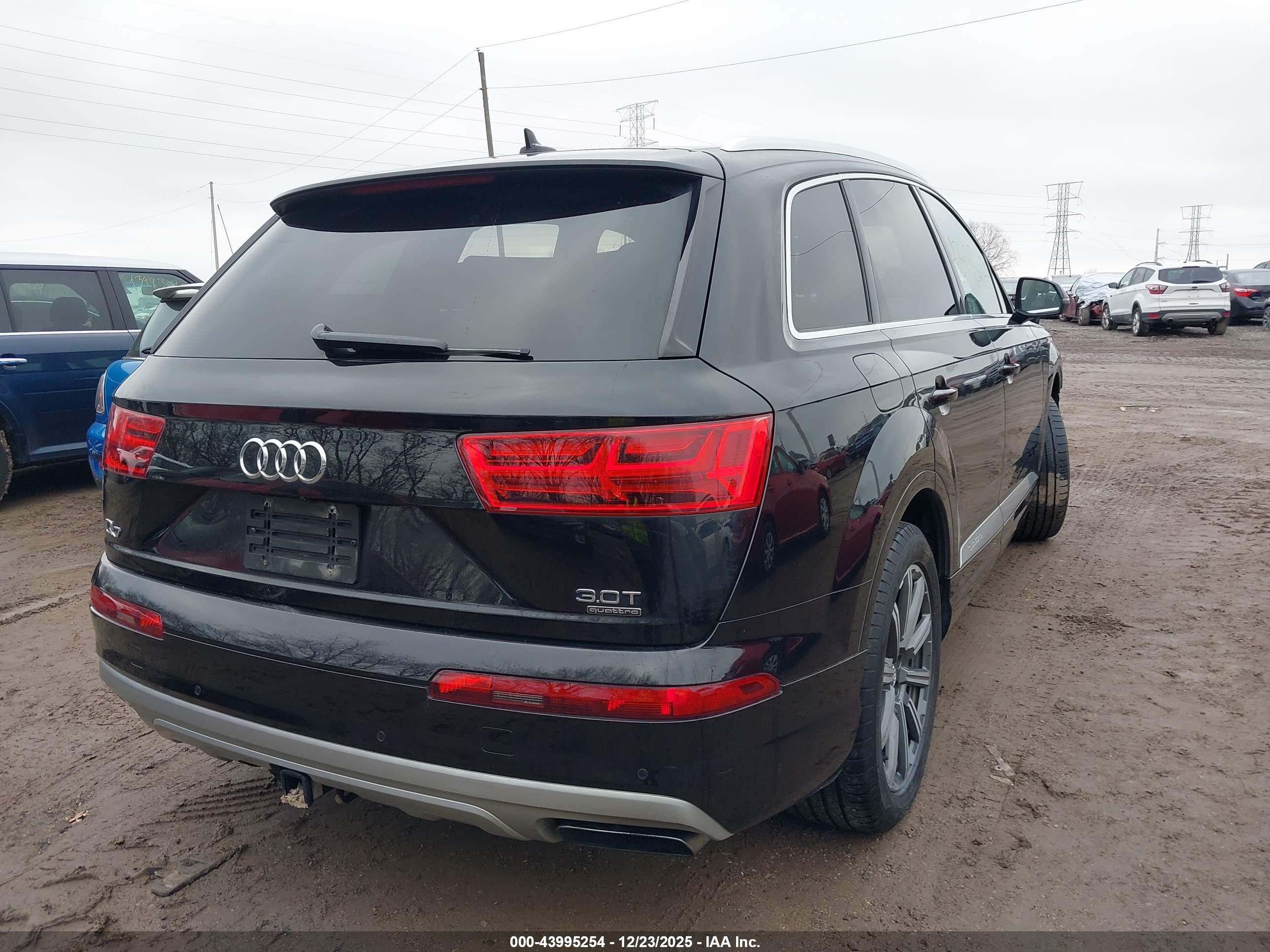 AUDI Q7 image 4