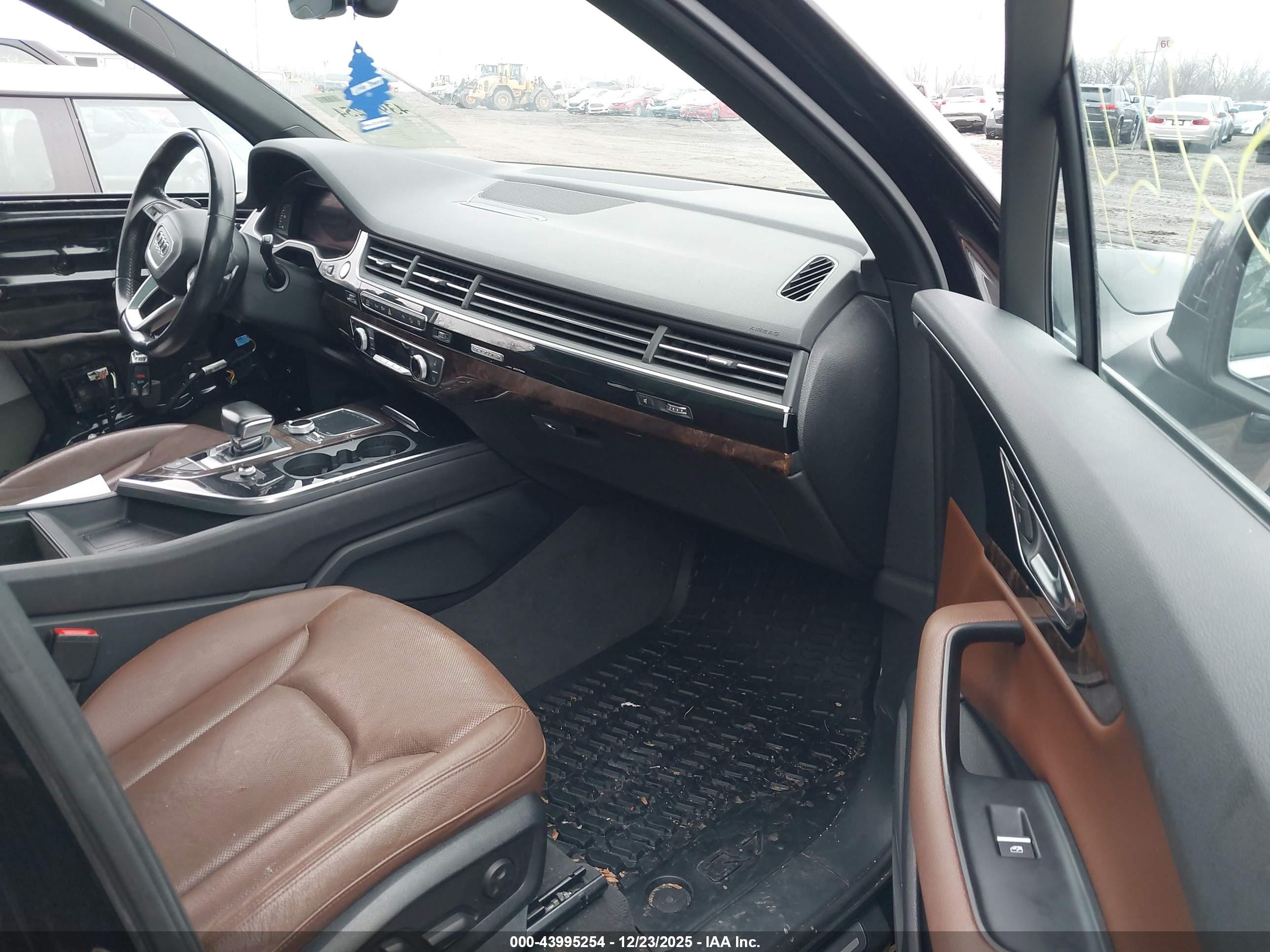 AUDI Q7 image 5